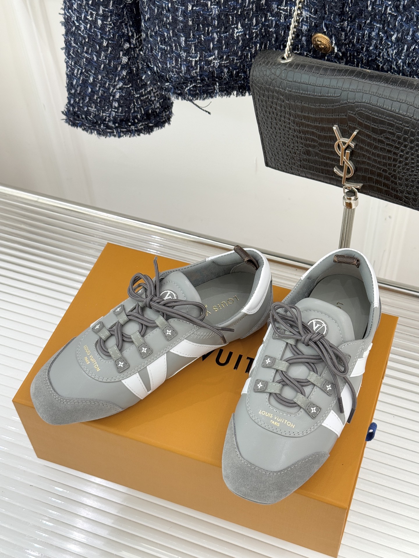 LV驴牌经典复古芭蕾舞运动鞋今年风很大的驴家芭蕾运动鞋，谁还没入手我真的会难过！作为时尚界的顶流真是拿捏