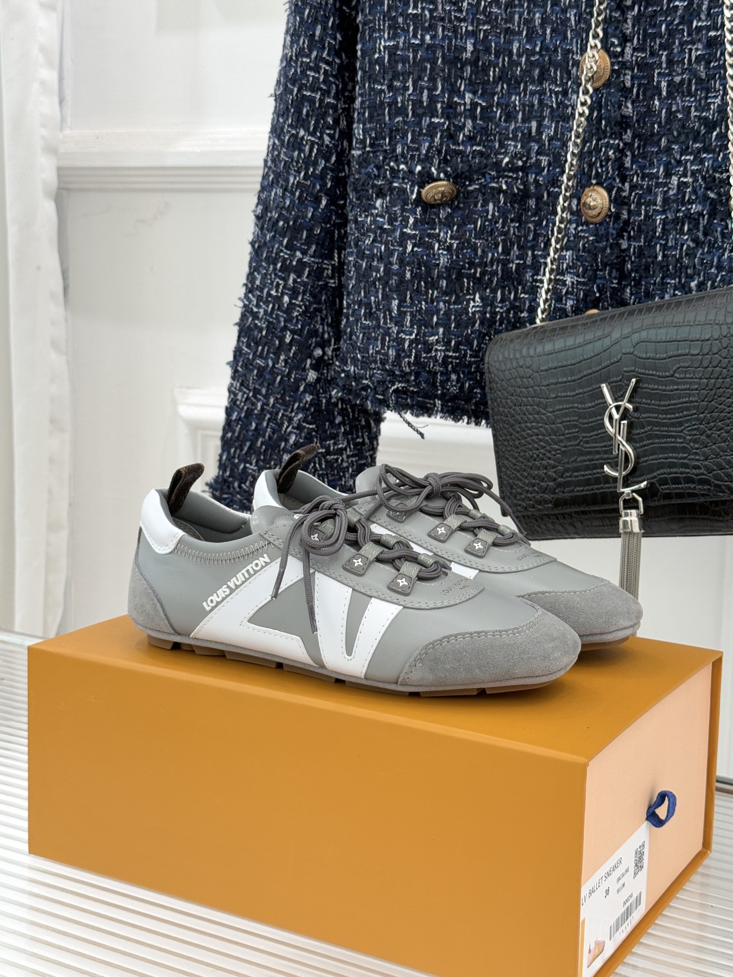 LV驴牌经典复古芭蕾舞运动鞋今年风很大的驴家芭蕾运动鞋，谁还没入手我真的会难过！作为时尚界的顶流真是拿捏