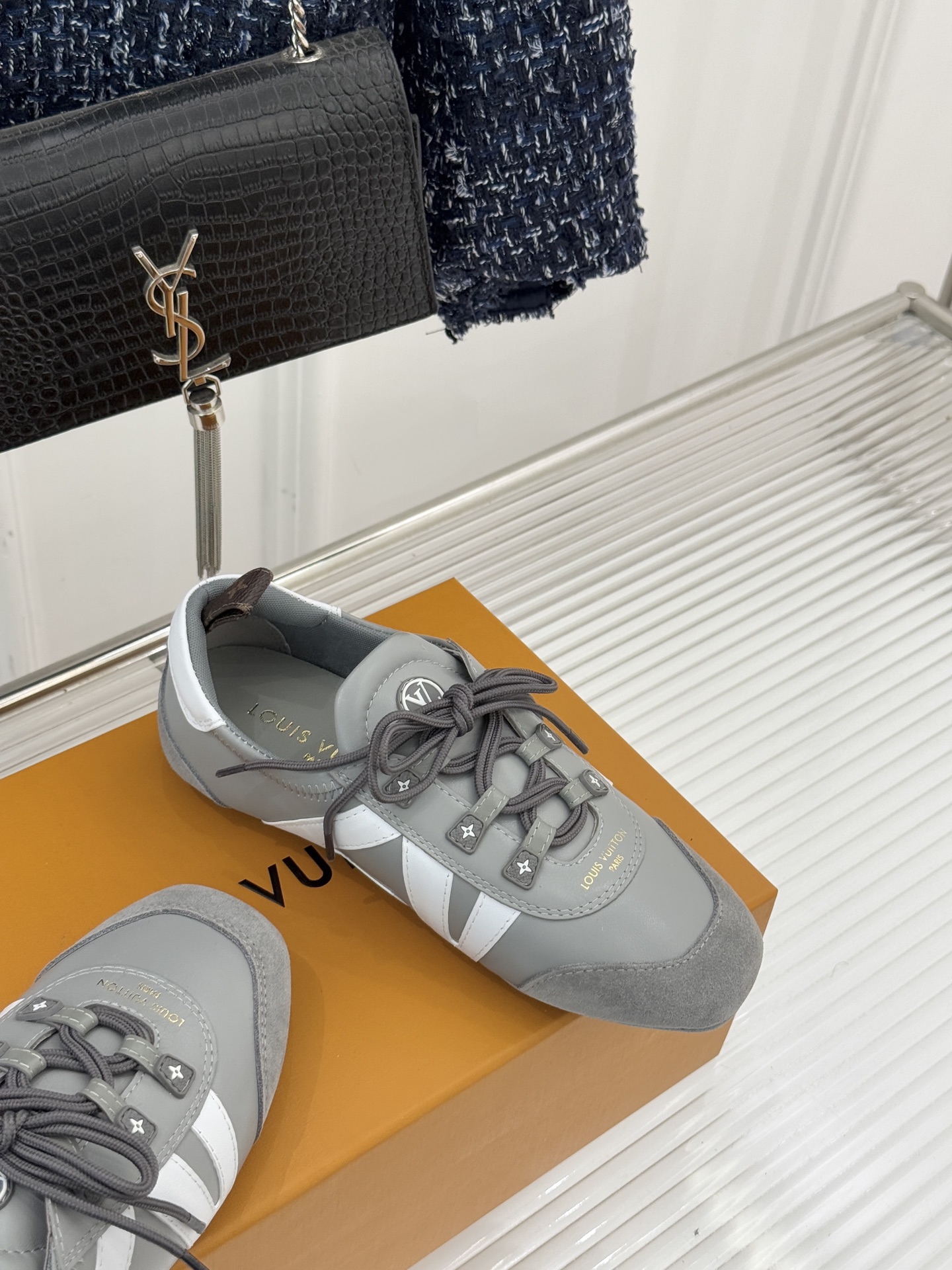 LV驴牌经典复古芭蕾舞运动鞋今年风很大的驴家芭蕾运动鞋，谁还没入手我真的会难过！作为时尚界的顶流真是拿捏