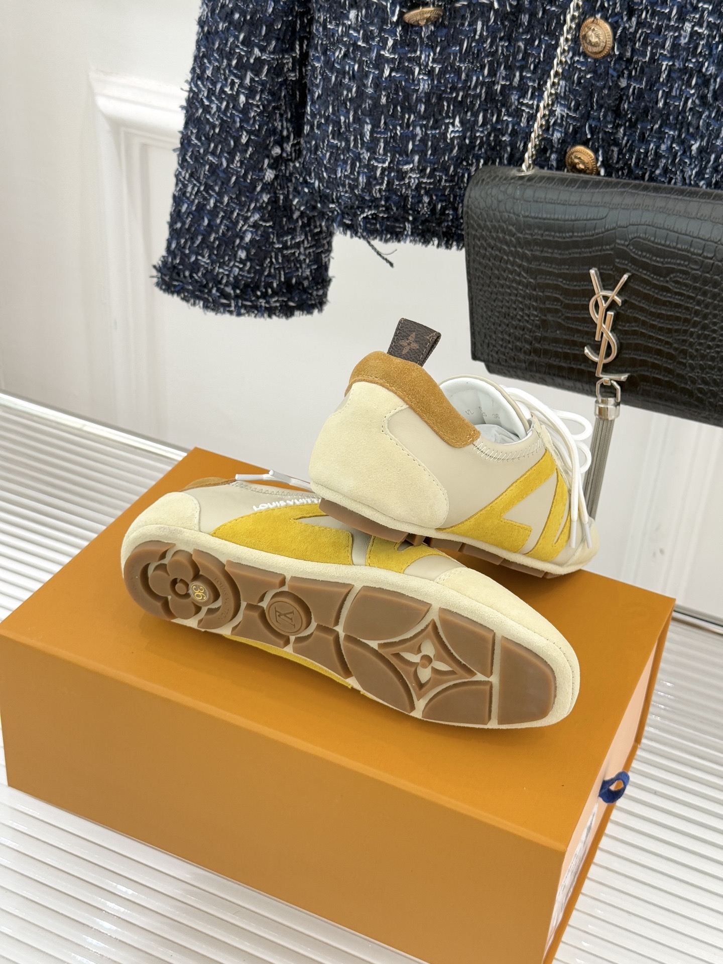 LV驴牌经典复古芭蕾舞运动鞋今年风很大的驴家芭蕾运动鞋，谁还没入手我真的会难过！作为时尚界的顶流真是拿捏