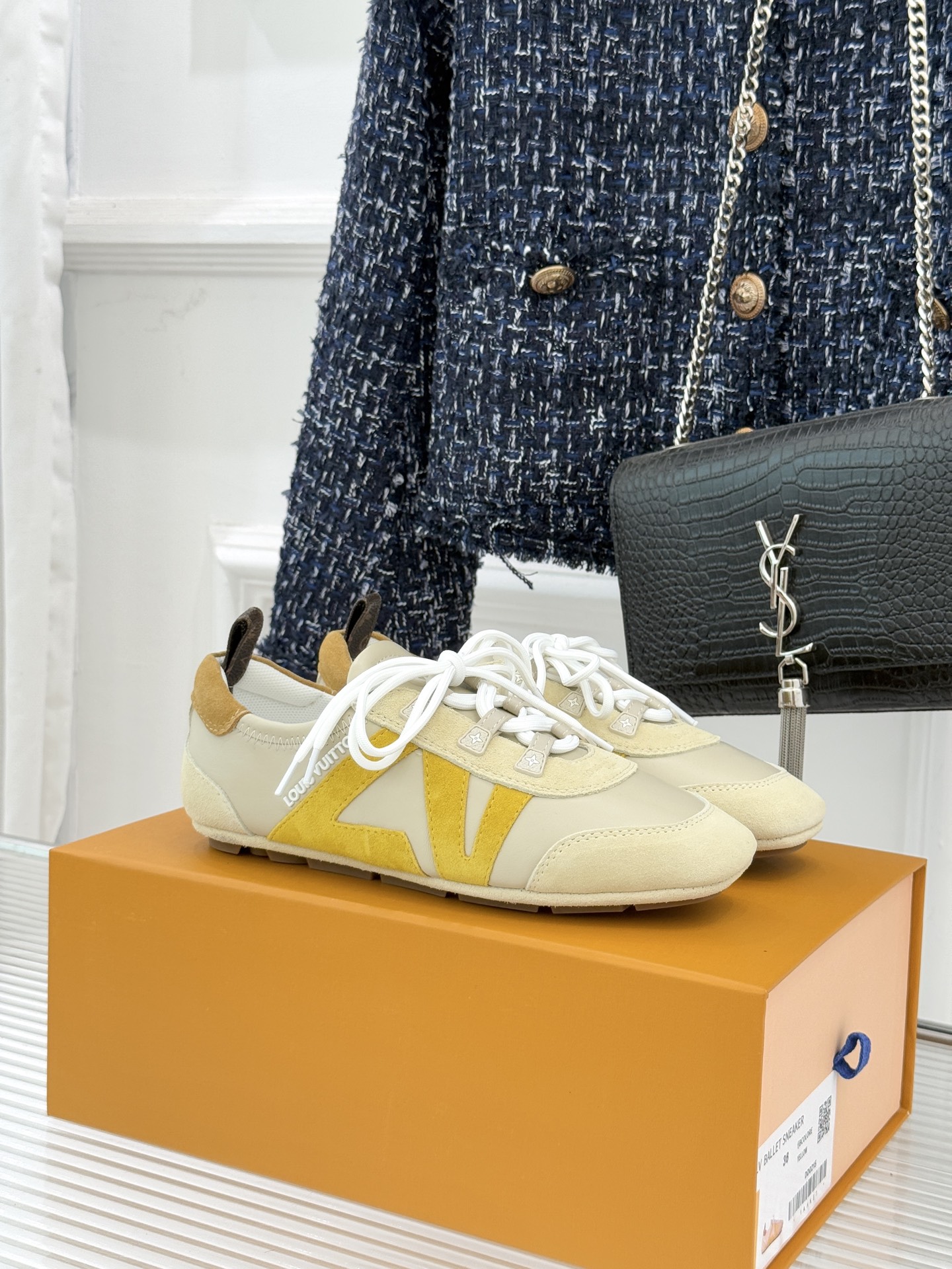 LV驴牌经典复古芭蕾舞运动鞋今年风很大的驴家芭蕾运动鞋，谁还没入手我真的会难过！作为时尚界的顶流真是拿捏