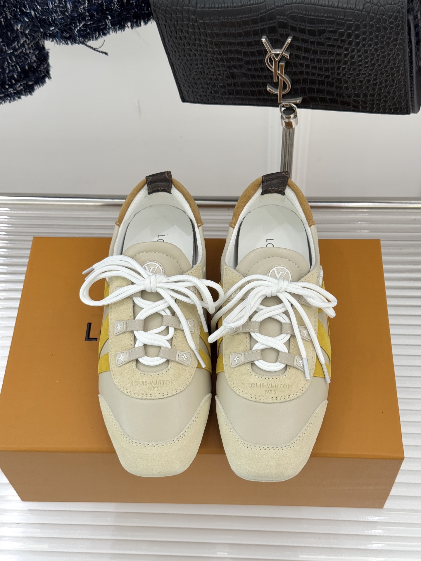 LV驴牌经典复古芭蕾舞运动鞋今年风很大的驴家芭蕾运动鞋，谁还没入手我真的会难过！作为时尚界的顶流真是拿捏