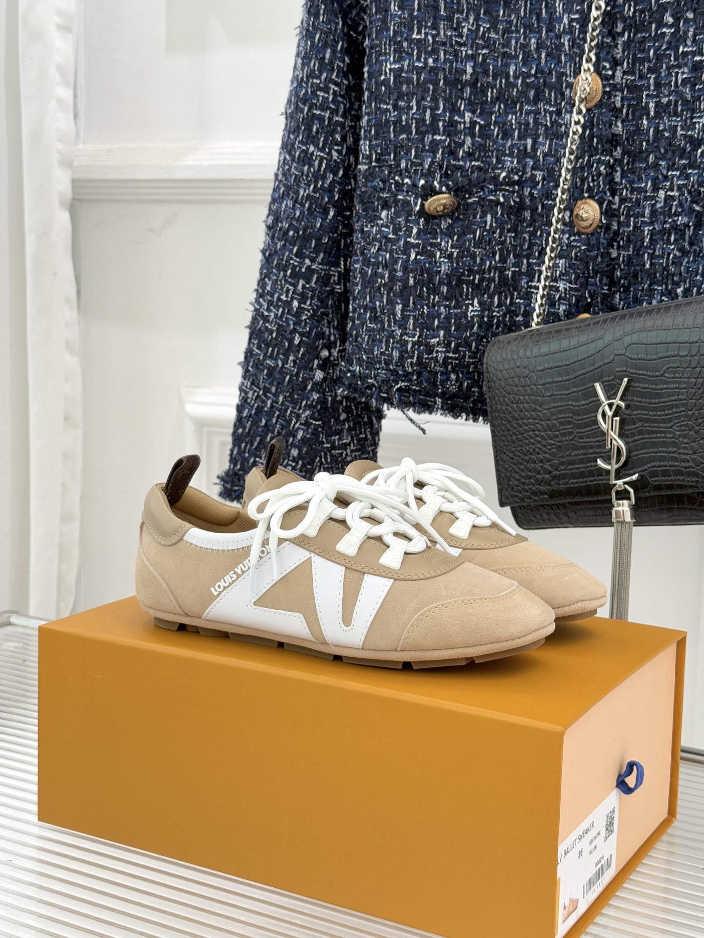 LV驴牌经典复古芭蕾舞运动鞋今年风很大的驴家芭蕾运动鞋，谁还没入手我真的会难过！作为时尚界的顶流真是拿捏