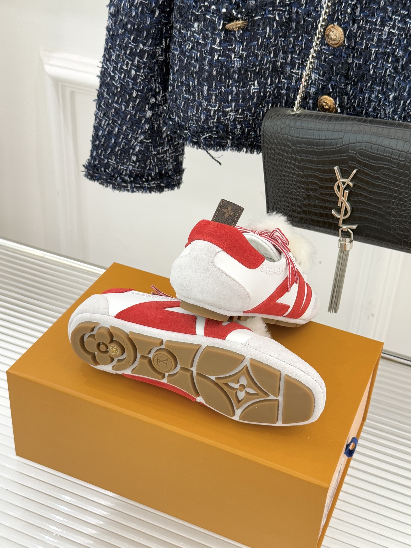 LV驴牌经典复古芭蕾舞运动鞋今年风很大的驴家芭蕾运动鞋，谁还没入手我真的会难过！作为时尚界的顶流真是拿捏