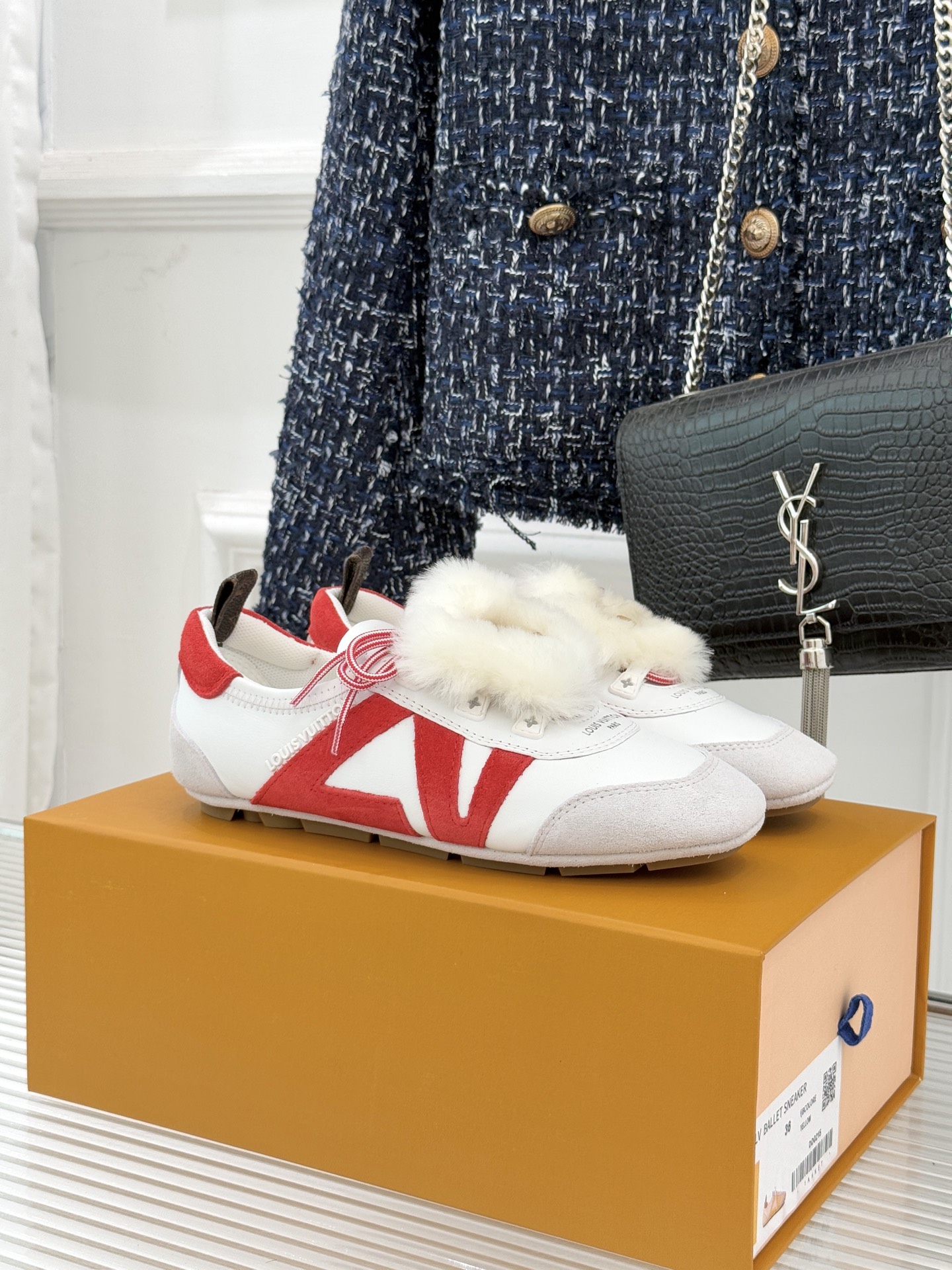 LV驴牌经典复古芭蕾舞运动鞋今年风很大的驴家芭蕾运动鞋，谁还没入手我真的会难过！作为时尚界的顶流真是拿捏