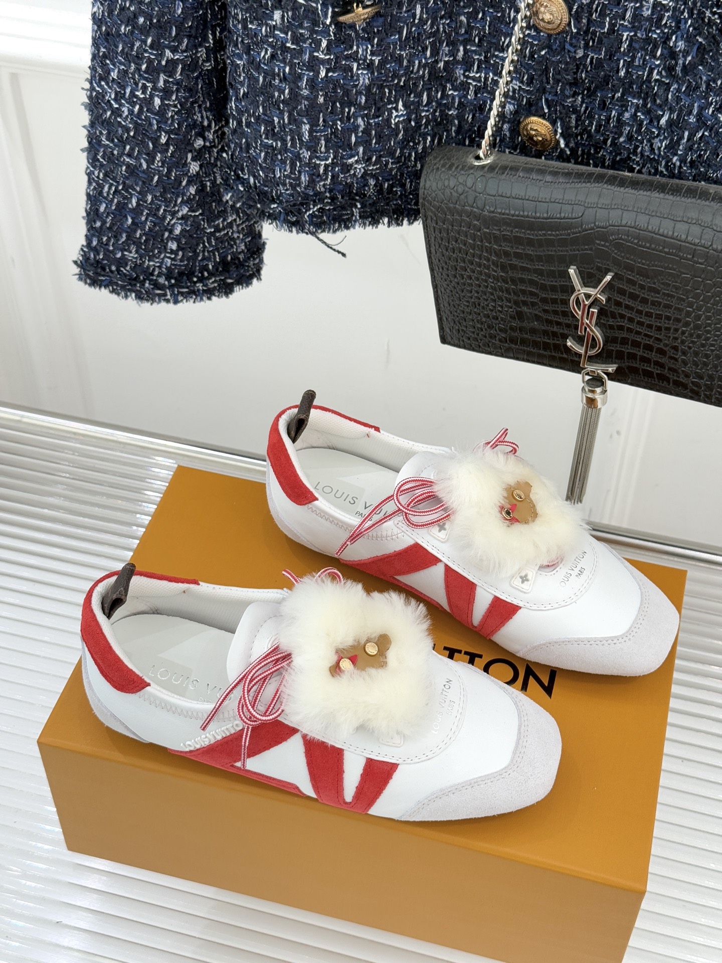 LV驴牌经典复古芭蕾舞运动鞋今年风很大的驴家芭蕾运动鞋，谁还没入手我真的会难过！作为时尚界的顶流真是拿捏