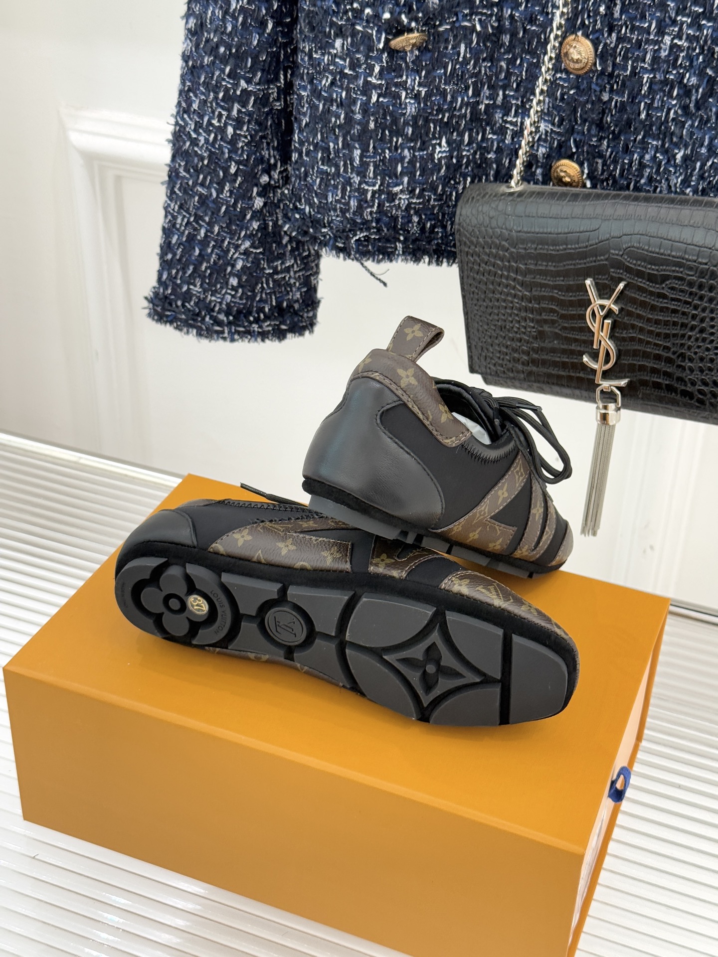 LV驴牌经典复古芭蕾舞运动鞋今年风很大的驴家芭蕾运动鞋，谁还没入手我真的会难过！作为时尚界的顶流真是拿捏