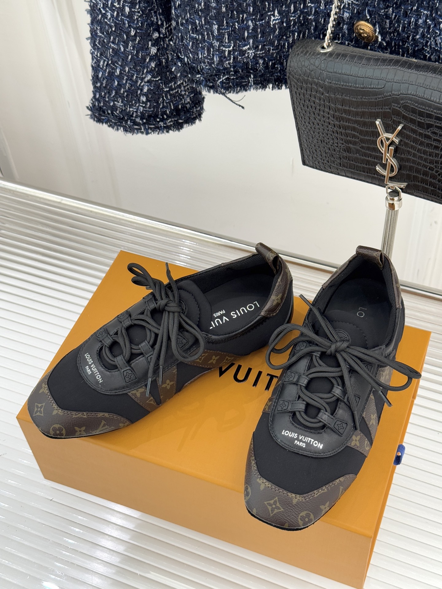 LV驴牌经典复古芭蕾舞运动鞋今年风很大的驴家芭蕾运动鞋，谁还没入手我真的会难过！作为时尚界的顶流真是拿捏