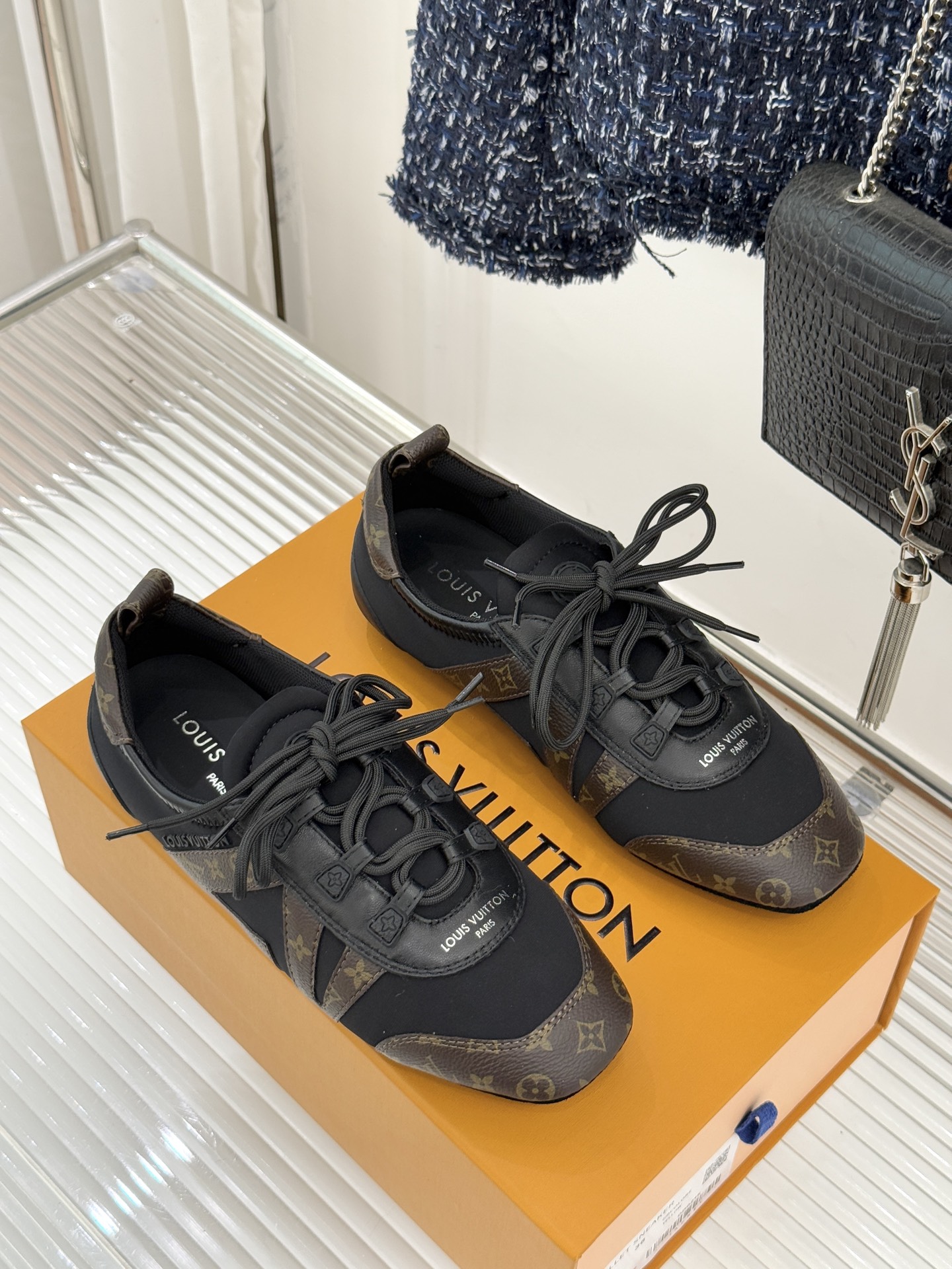 LV驴牌经典复古芭蕾舞运动鞋今年风很大的驴家芭蕾运动鞋，谁还没入手我真的会难过！作为时尚界的顶流真是拿捏