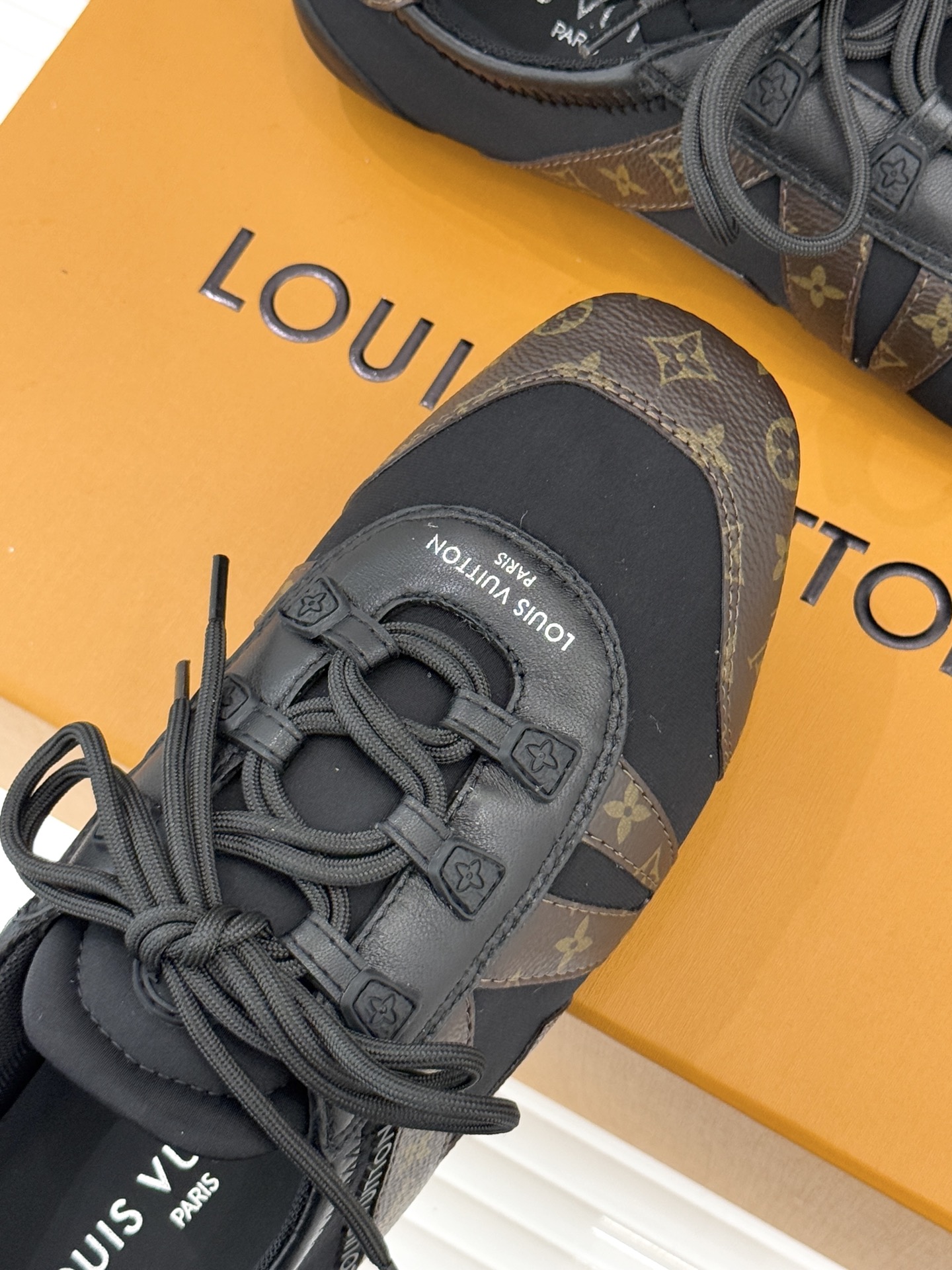 LV驴牌经典复古芭蕾舞运动鞋今年风很大的驴家芭蕾运动鞋，谁还没入手我真的会难过！作为时尚界的顶流真是拿捏