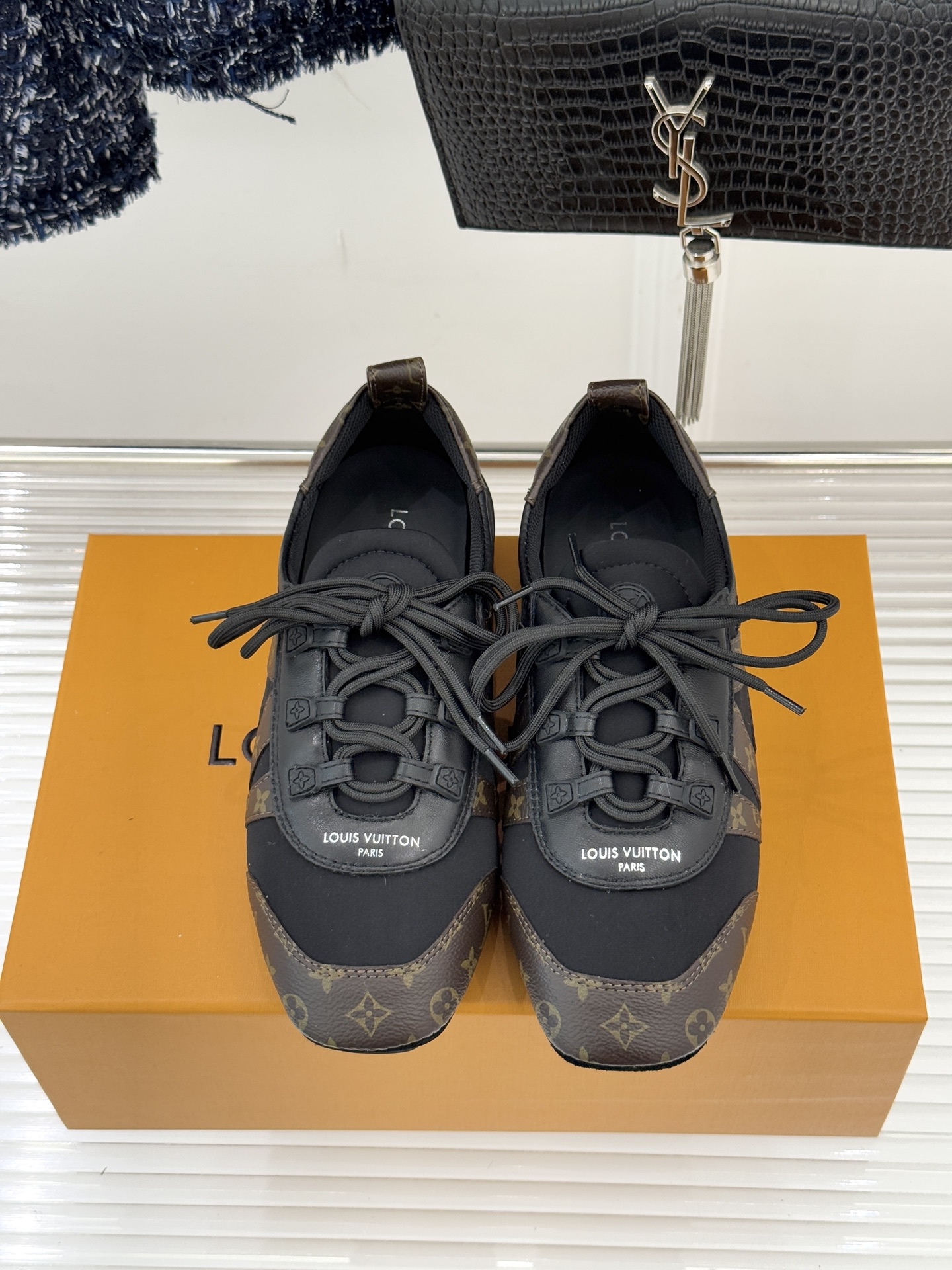 LV驴牌经典复古芭蕾舞运动鞋今年风很大的驴家芭蕾运动鞋，谁还没入手我真的会难过！作为时尚界的顶流真是拿捏