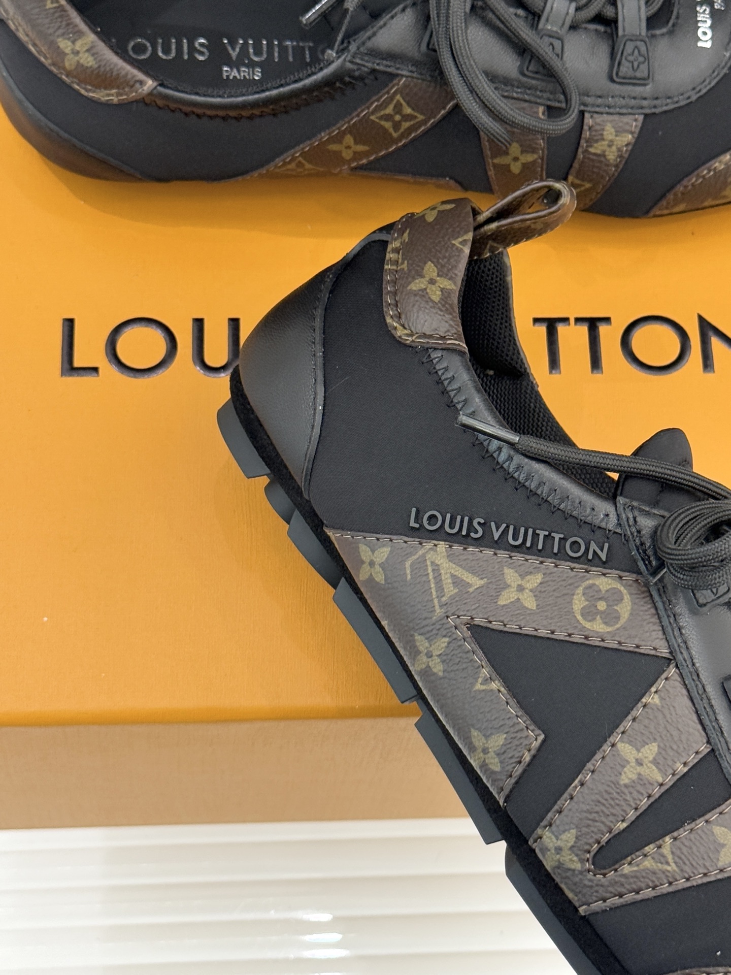 LV驴牌经典复古芭蕾舞运动鞋今年风很大的驴家芭蕾运动鞋，谁还没入手我真的会难过！作为时尚界的顶流真是拿捏