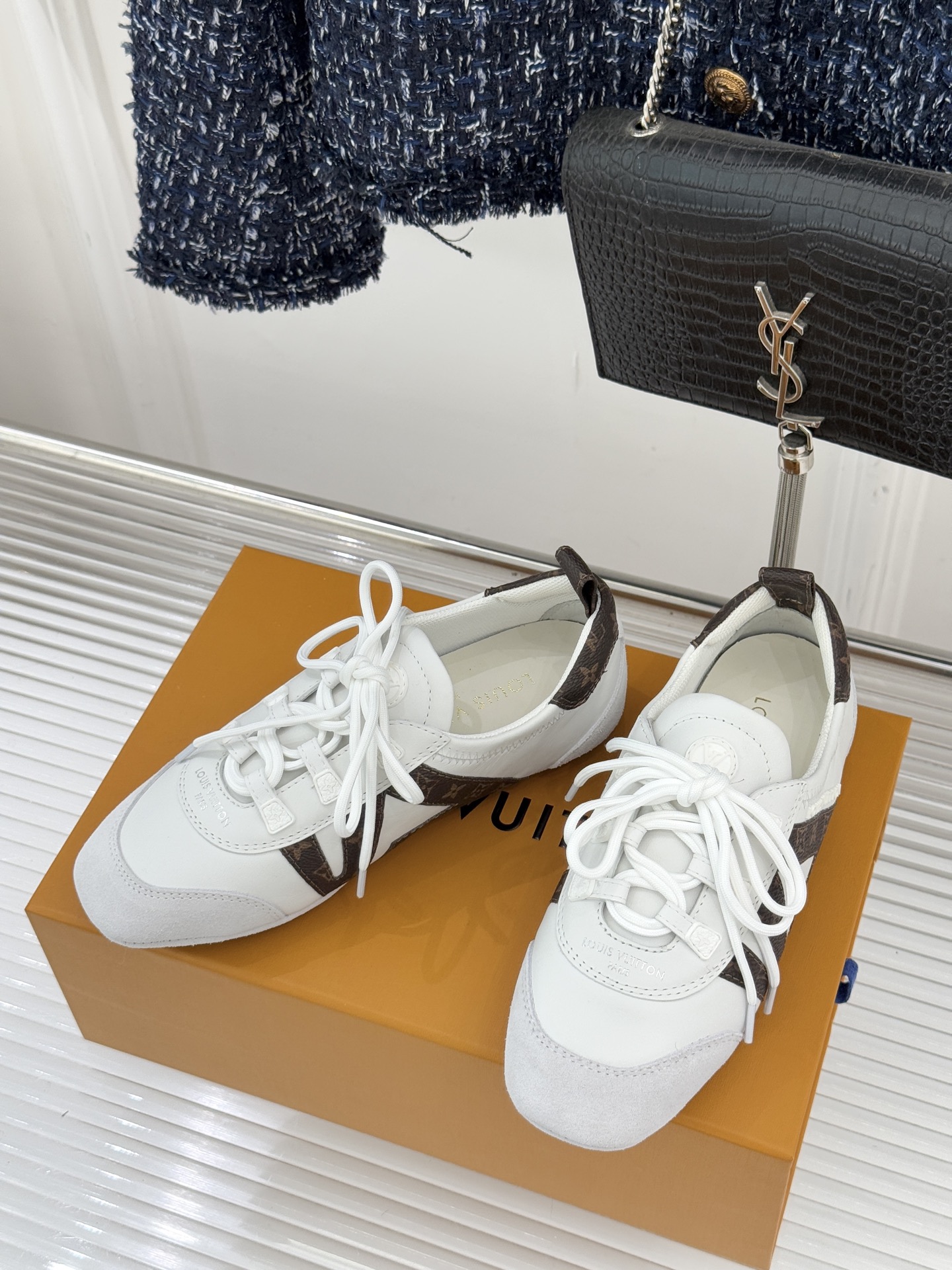 LV驴牌经典复古芭蕾舞运动鞋今年风很大的驴家芭蕾运动鞋，谁还没入手我真的会难过！作为时尚界的顶流真是拿捏