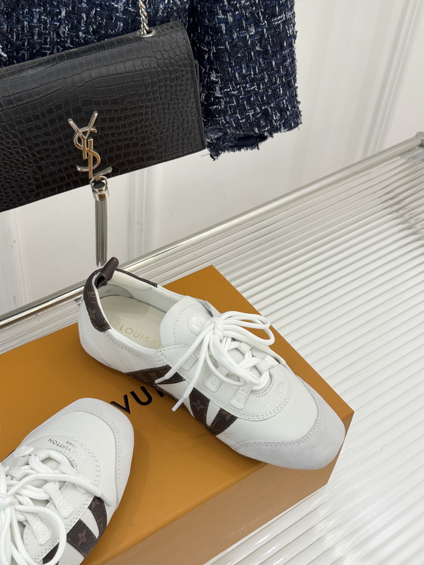 LV驴牌经典复古芭蕾舞运动鞋今年风很大的驴家芭蕾运动鞋，谁还没入手我真的会难过！作为时尚界的顶流真是拿捏