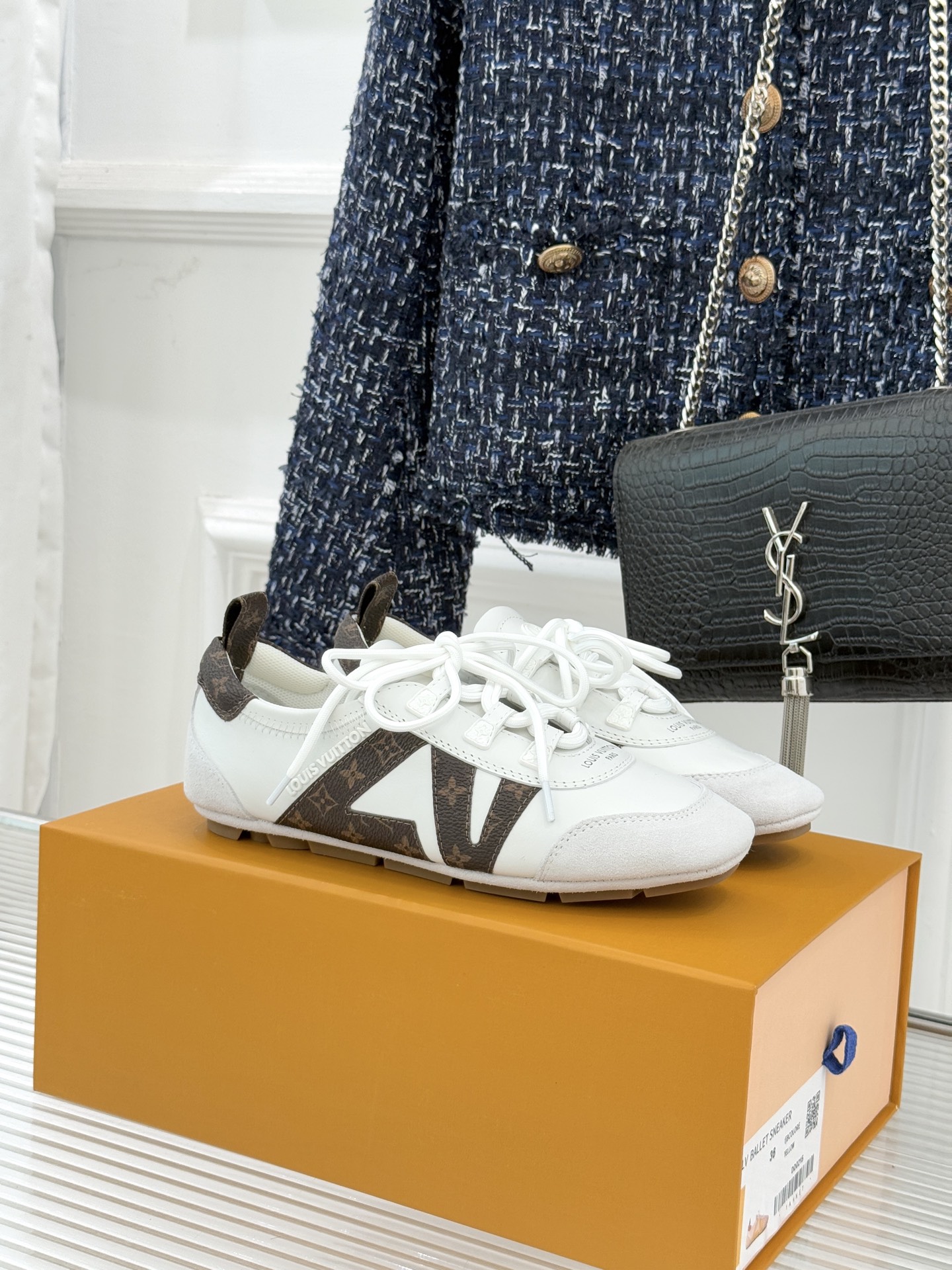 LV驴牌经典复古芭蕾舞运动鞋今年风很大的驴家芭蕾运动鞋，谁还没入手我真的会难过！作为时尚界的顶流真是拿捏