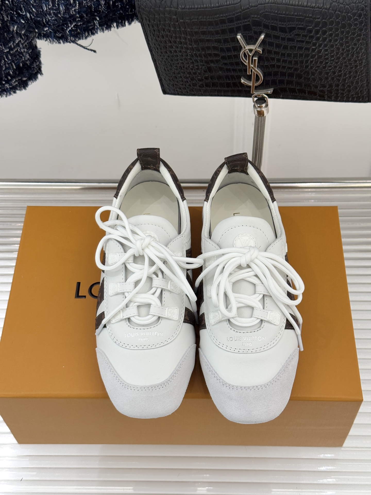 LV驴牌经典复古芭蕾舞运动鞋今年风很大的驴家芭蕾运动鞋，谁还没入手我真的会难过！作为时尚界的顶流真是拿捏