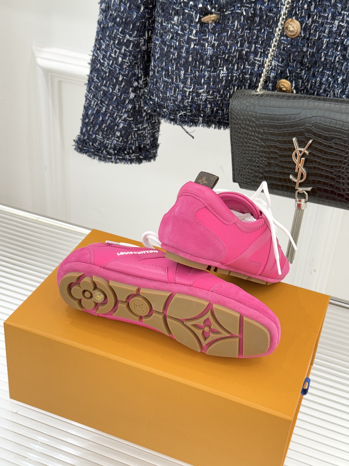 LV驴牌经典复古芭蕾舞运动鞋今年风很大的驴家芭蕾运动鞋，谁还没入手我真的会难过！作为时尚界的顶流真是拿捏