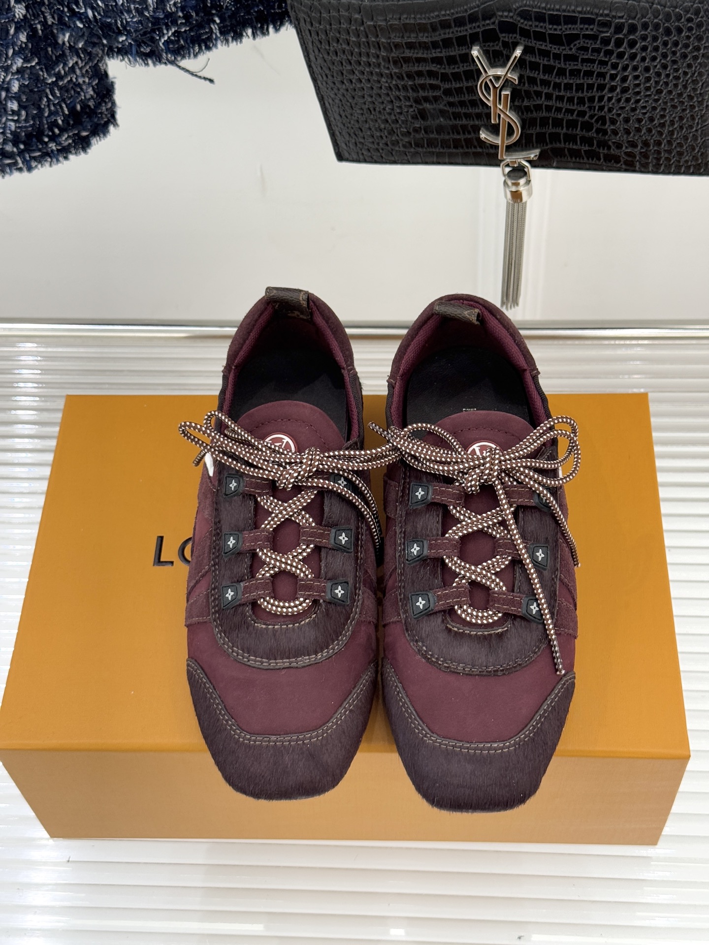 LV驴牌经典复古芭蕾舞运动鞋今年风很大的驴家芭蕾运动鞋，谁还没入手我真的会难过！作为时尚界的顶流真是拿捏