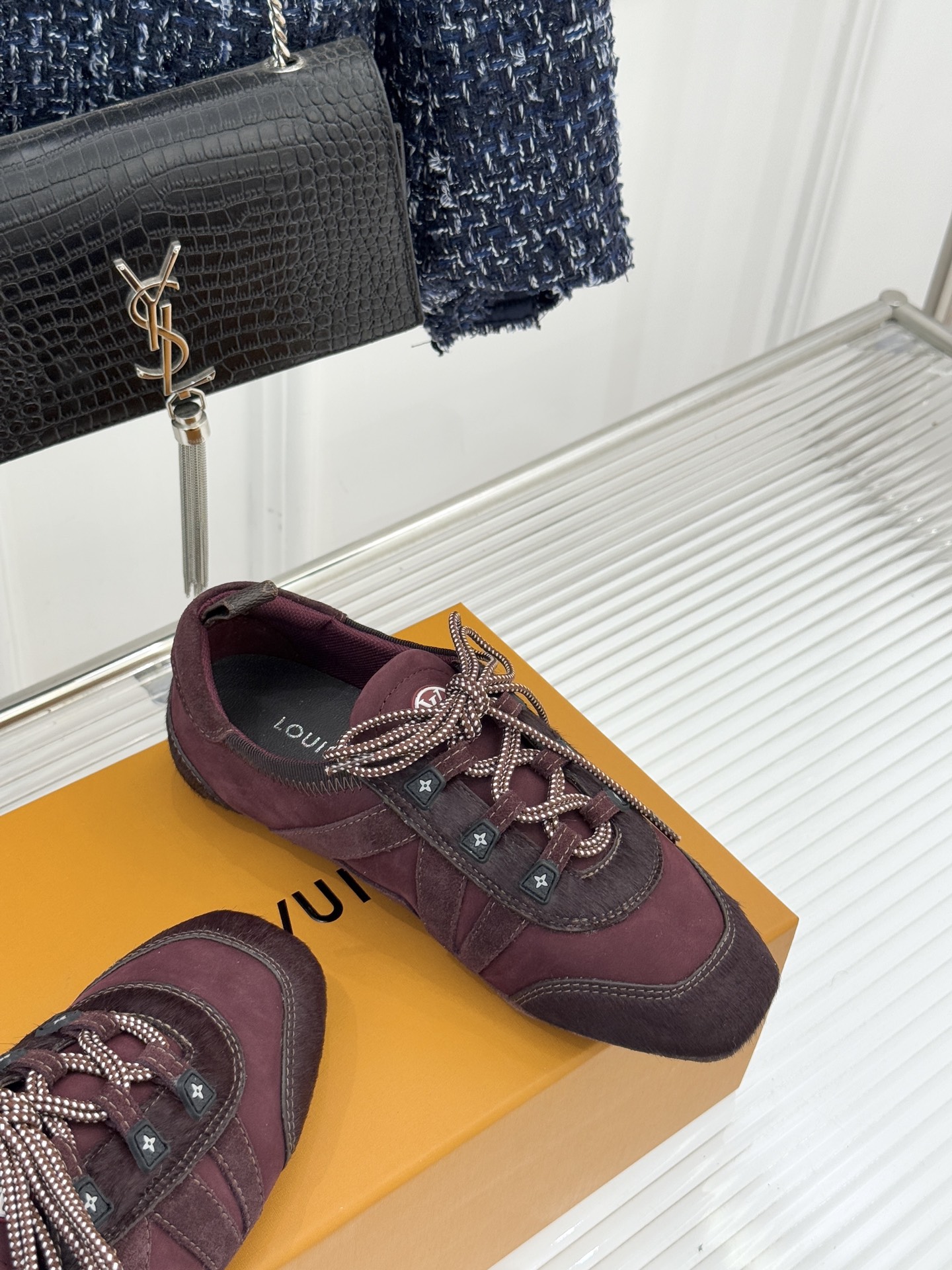 LV驴牌经典复古芭蕾舞运动鞋今年风很大的驴家芭蕾运动鞋，谁还没入手我真的会难过！作为时尚界的顶流真是拿捏