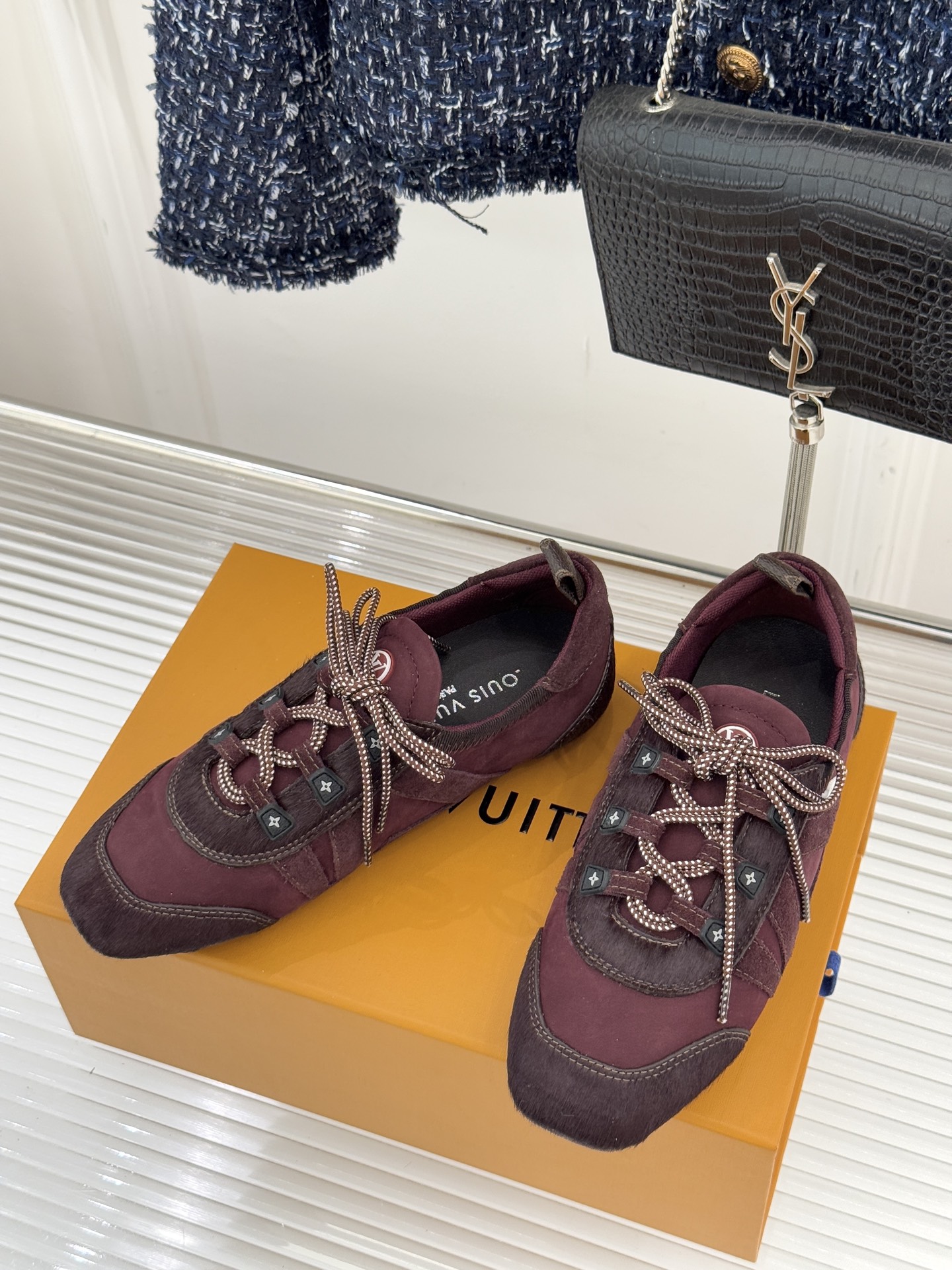 LV驴牌经典复古芭蕾舞运动鞋今年风很大的驴家芭蕾运动鞋，谁还没入手我真的会难过！作为时尚界的顶流真是拿捏