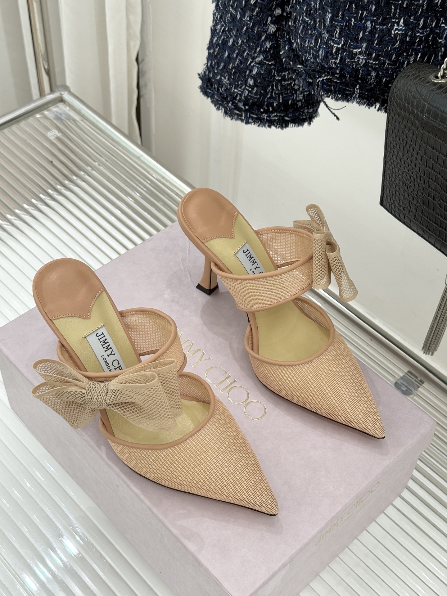 Jimmy Choo/吉米周26WF新品蝴蝶结尖头穆勒鞋高跟拖鞋呼应“Future Feminine”核