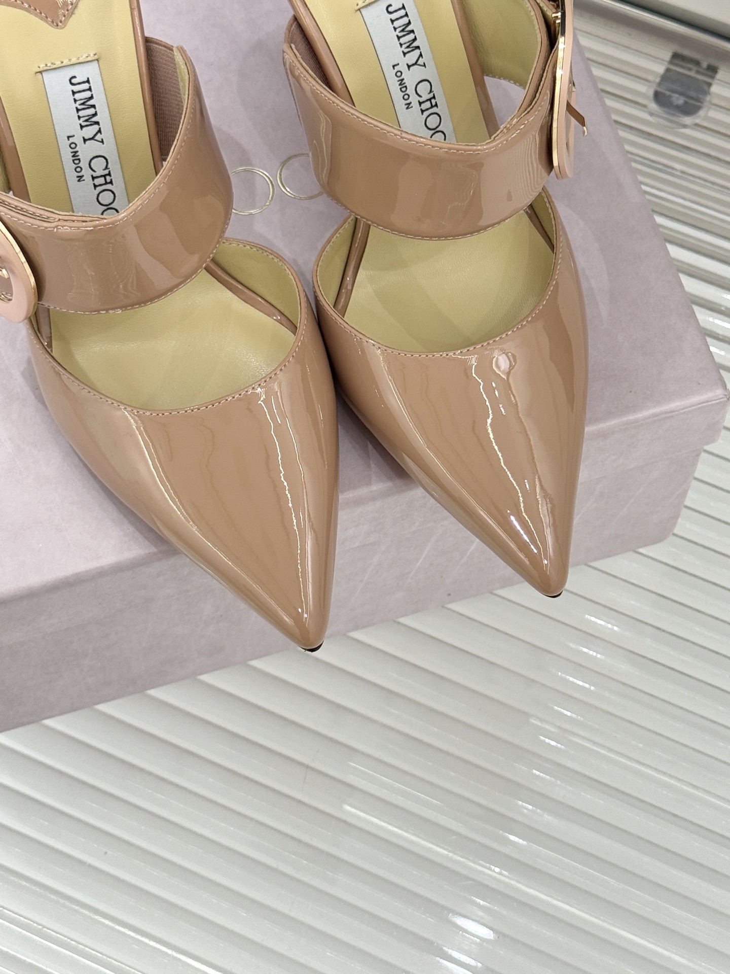 Jimmy Choo/吉米周26WF新品尖头金属扣穆勒鞋高跟拖鞋呼应“Future Feminine”核