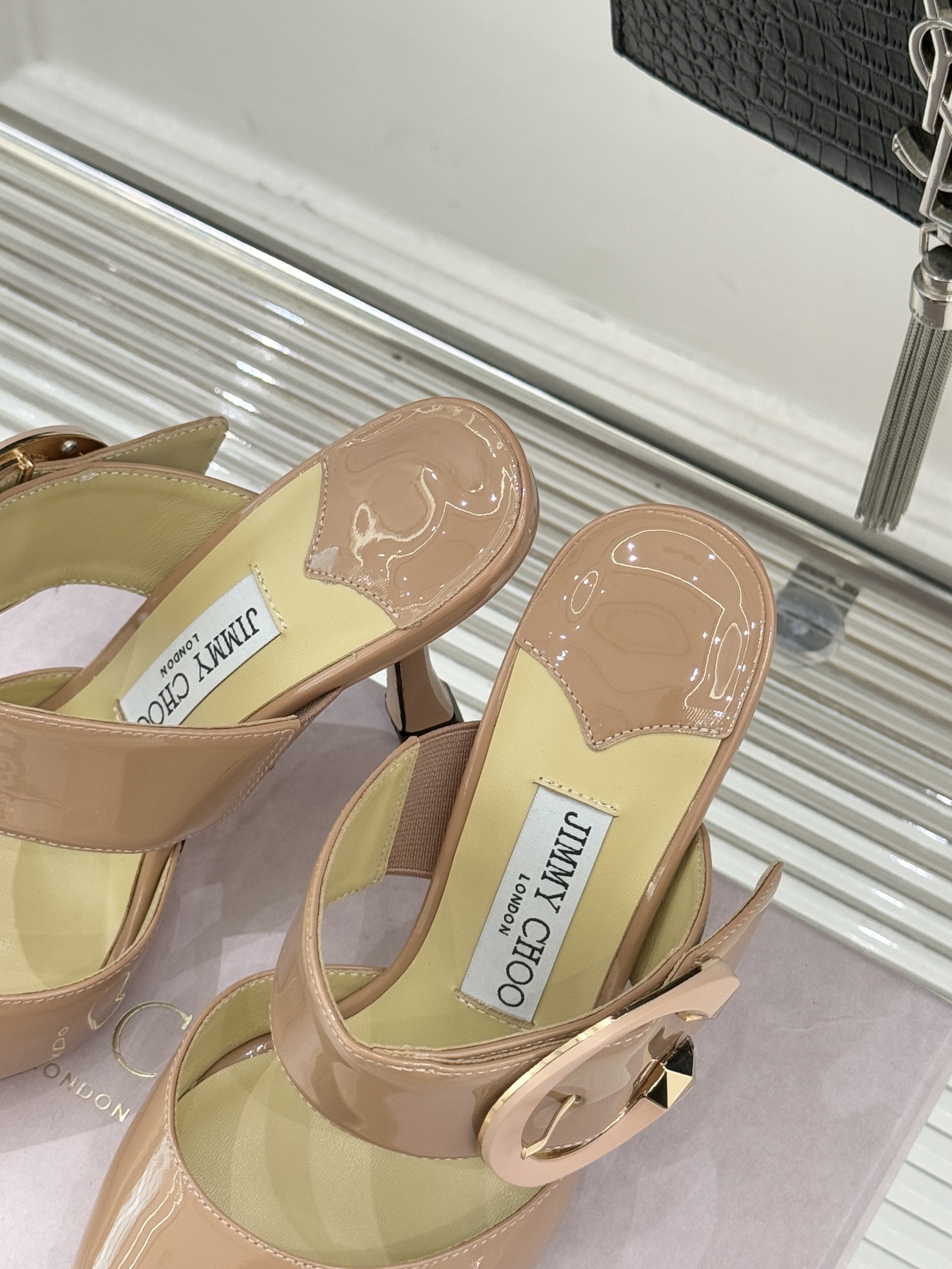 Jimmy Choo/吉米周26WF新品尖头金属扣穆勒鞋高跟拖鞋呼应“Future Feminine”核