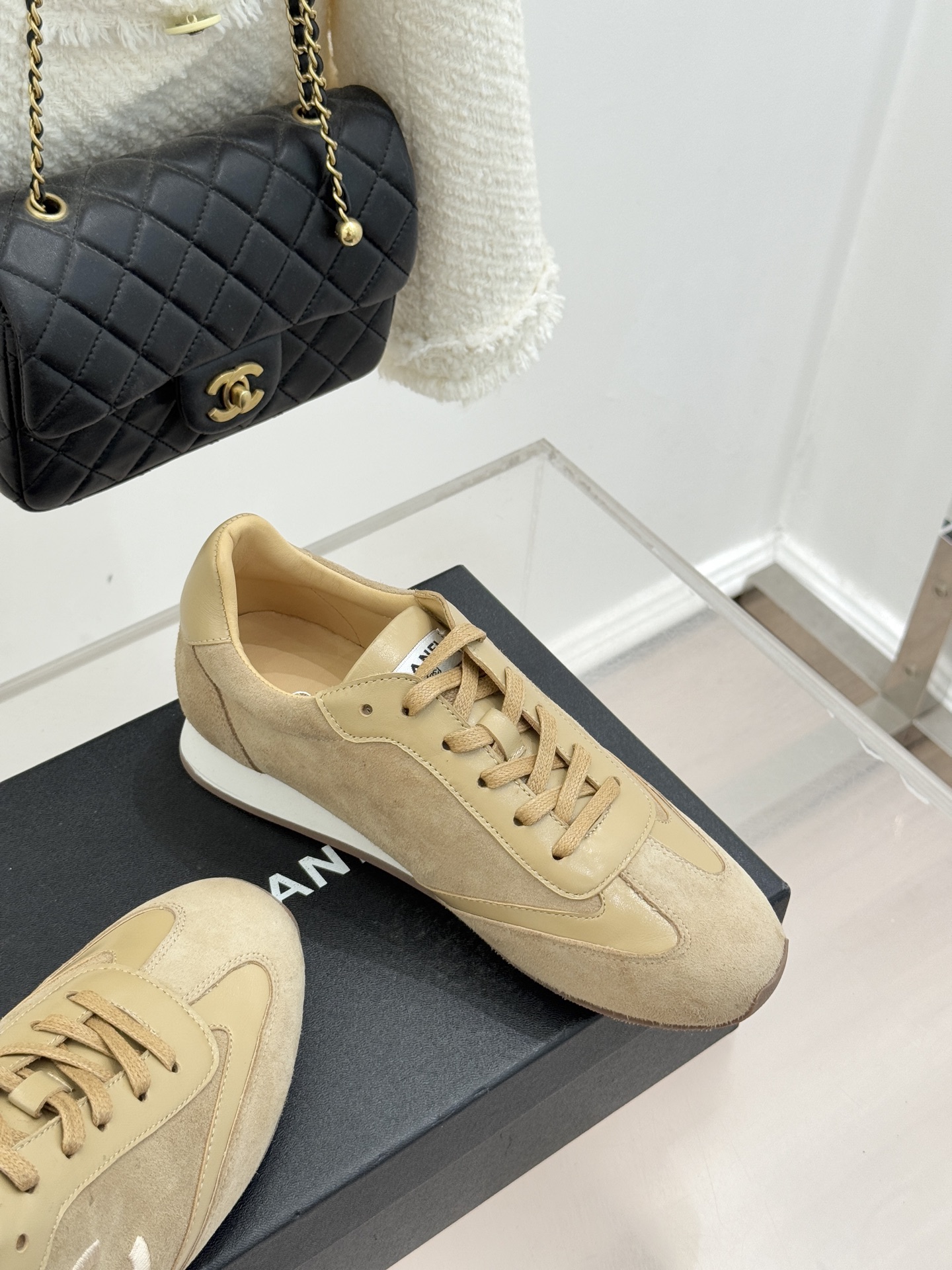 CHANE* ｜小香中古复古休闲德训鞋沉淀90年代法式风情的德训鞋是老钱风的低调注脚。定制小牛皮拼接细腻