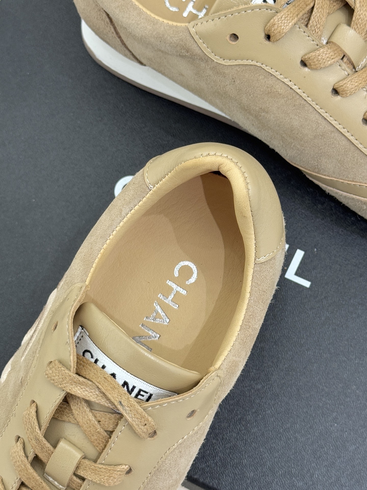 CHANE* ｜小香中古复古休闲德训鞋沉淀90年代法式风情的德训鞋是老钱风的低调注脚。定制小牛皮拼接细腻