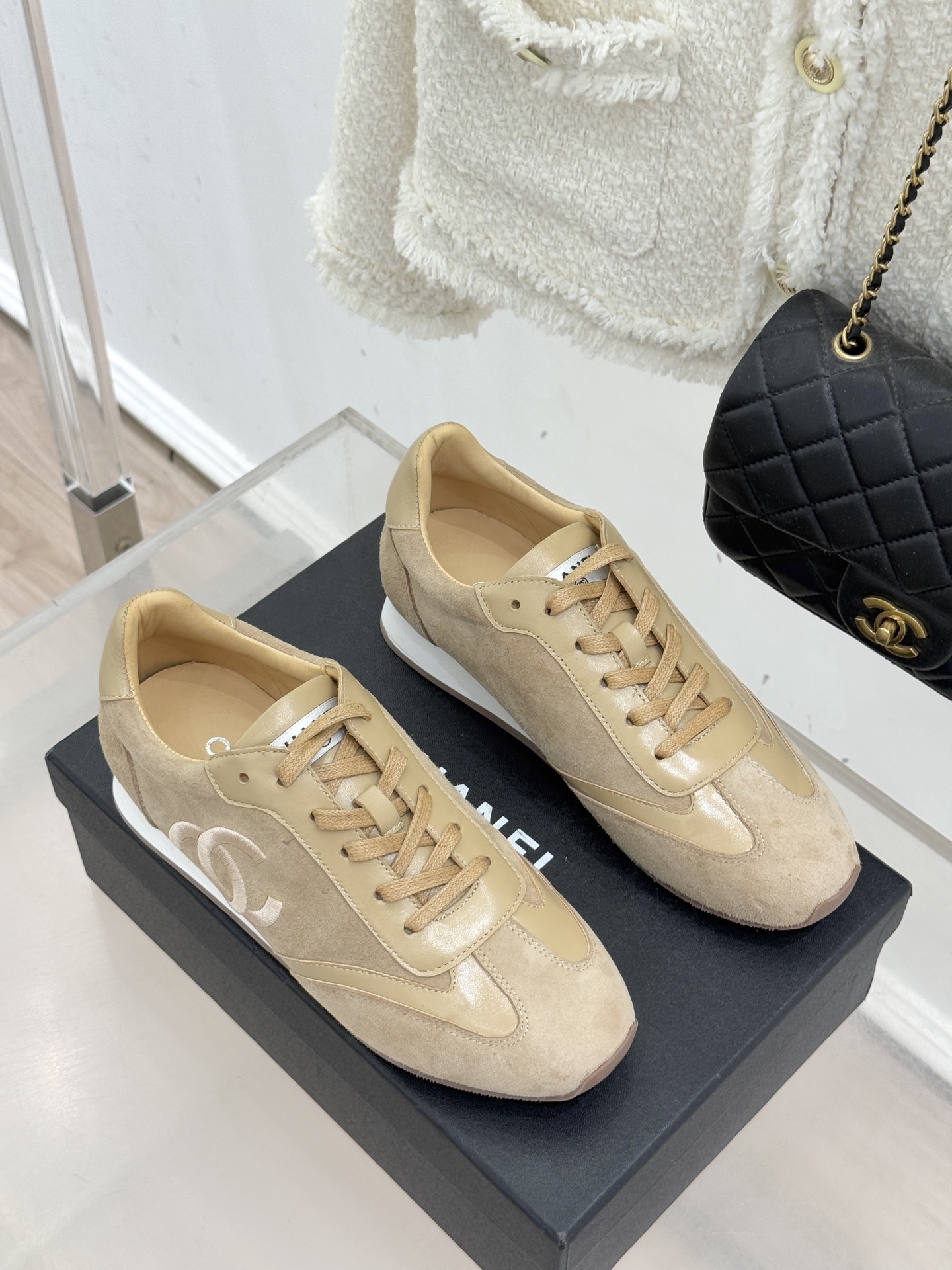 CHANE* ｜小香中古复古休闲德训鞋沉淀90年代法式风情的德训鞋是老钱风的低调注脚。定制小牛皮拼接细腻