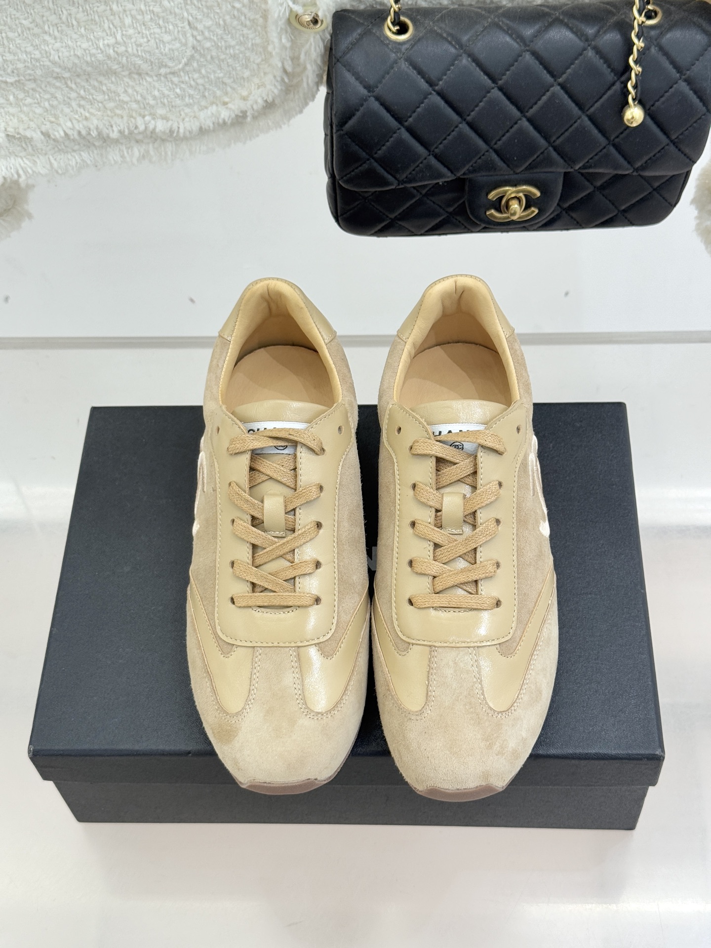 CHANE* ｜小香中古复古休闲德训鞋沉淀90年代法式风情的德训鞋是老钱风的低调注脚。定制小牛皮拼接细腻