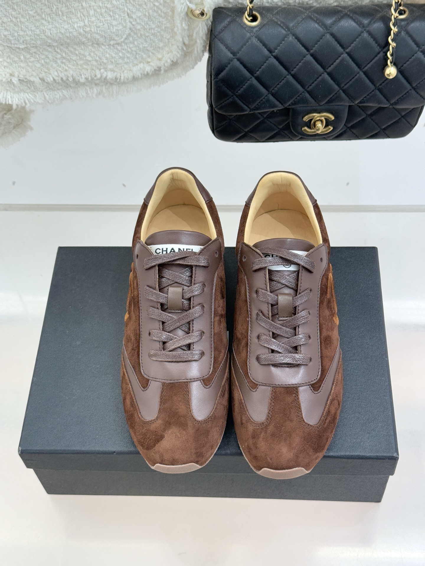 CHANE* ｜小香中古复古休闲德训鞋沉淀90年代法式风情的德训鞋是老钱风的低调注脚。定制小牛皮拼接细腻