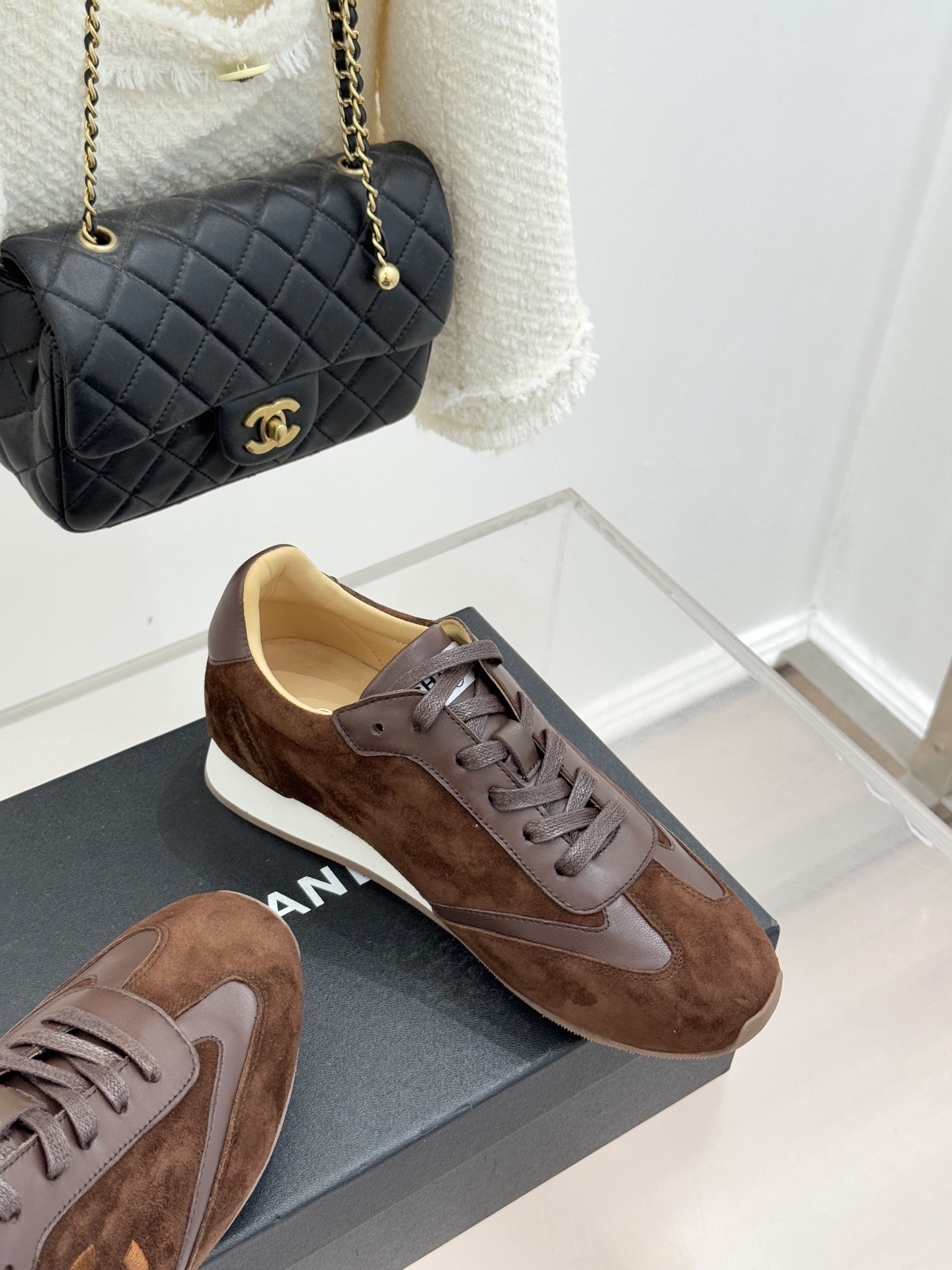 CHANE* ｜小香中古复古休闲德训鞋沉淀90年代法式风情的德训鞋是老钱风的低调注脚。定制小牛皮拼接细腻