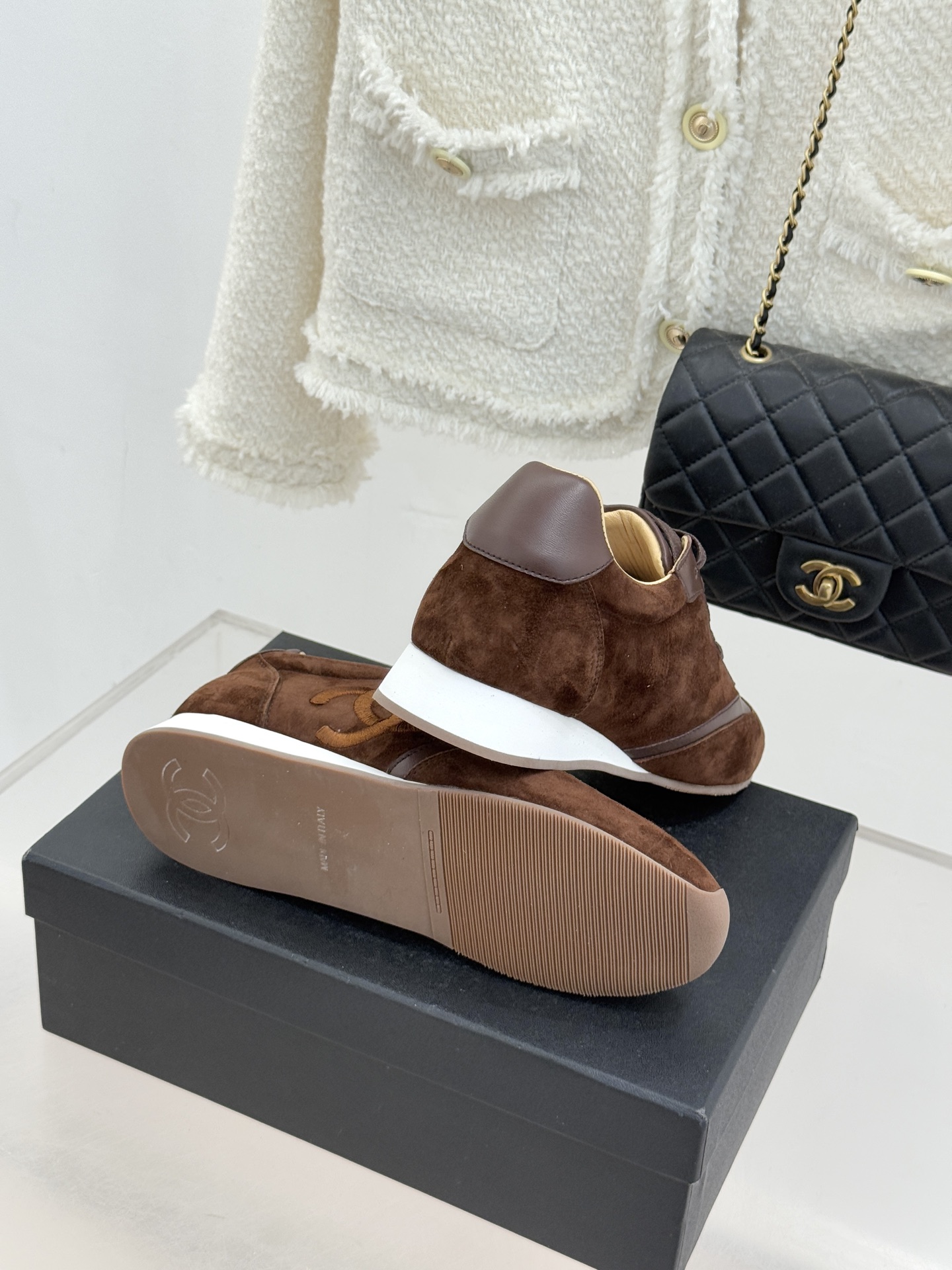 CHANE* ｜小香中古复古休闲德训鞋沉淀90年代法式风情的德训鞋是老钱风的低调注脚。定制小牛皮拼接细腻