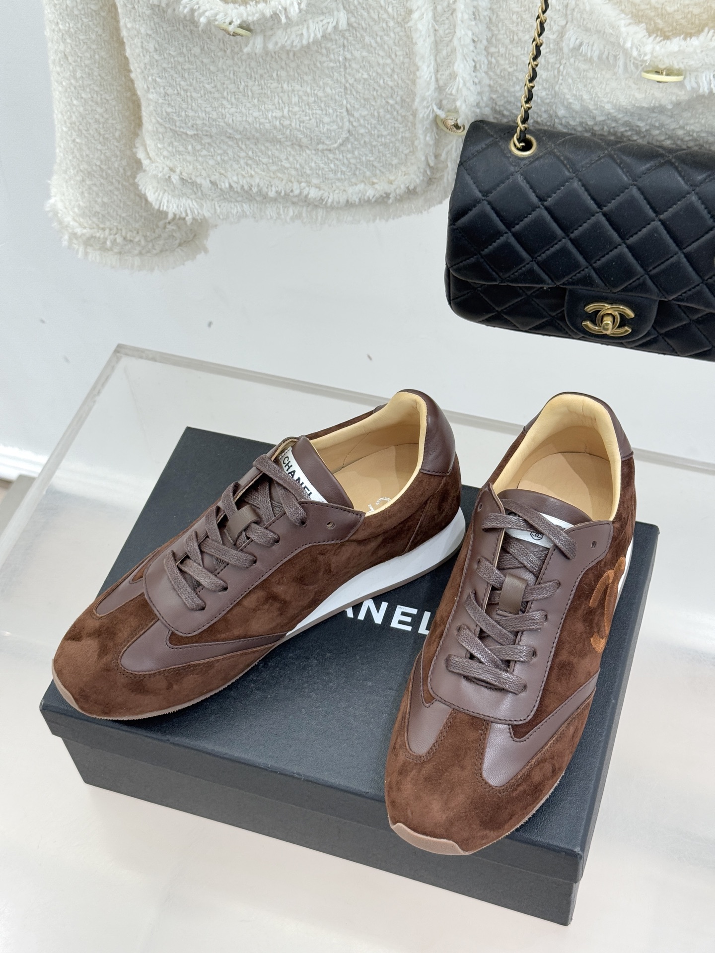 CHANE* ｜小香中古复古休闲德训鞋沉淀90年代法式风情的德训鞋是老钱风的低调注脚。定制小牛皮拼接细腻