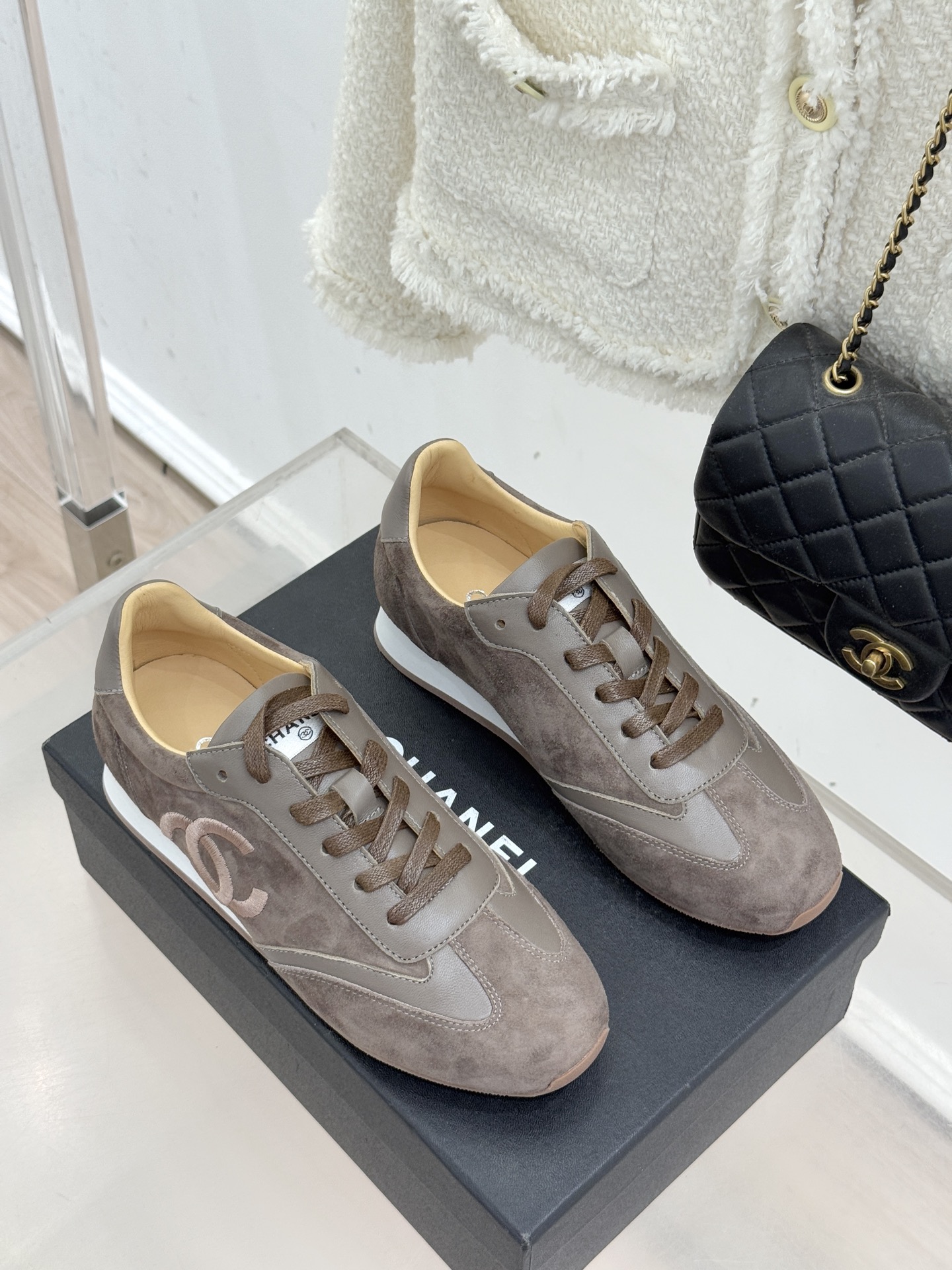 CHANE* ｜小香中古复古休闲德训鞋沉淀90年代法式风情的德训鞋是老钱风的低调注脚。定制小牛皮拼接细腻