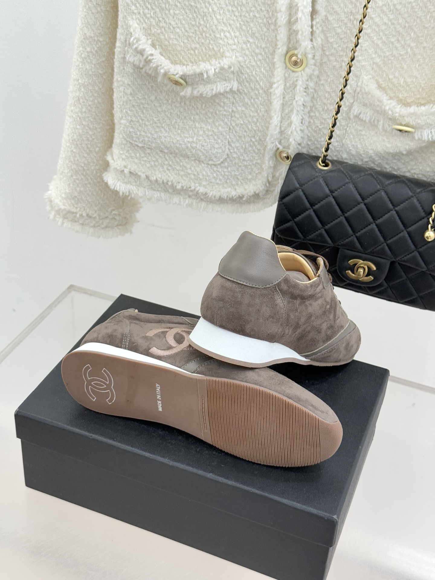 CHANE* ｜小香中古复古休闲德训鞋沉淀90年代法式风情的德训鞋是老钱风的低调注脚。定制小牛皮拼接细腻