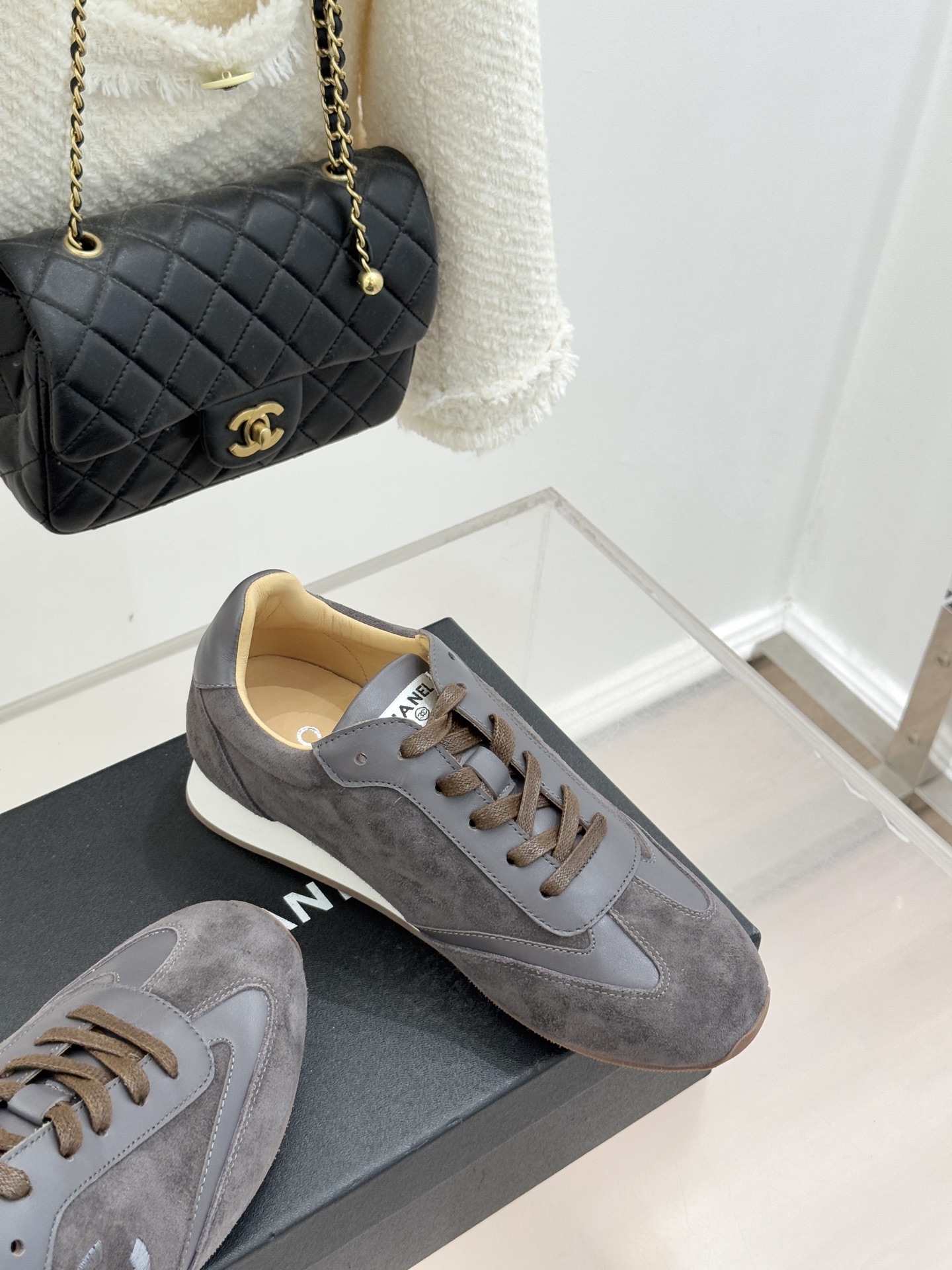 CHANE* ｜小香中古复古休闲德训鞋沉淀90年代法式风情的德训鞋是老钱风的低调注脚。定制小牛皮拼接细腻