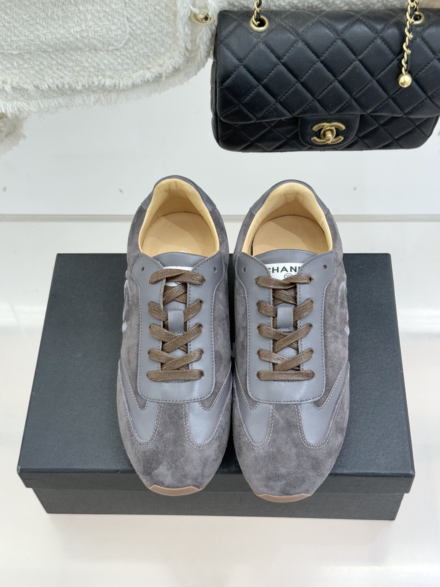 CHANE* ｜小香中古复古休闲德训鞋沉淀90年代法式风情的德训鞋是老钱风的低调注脚。定制小牛皮拼接细腻