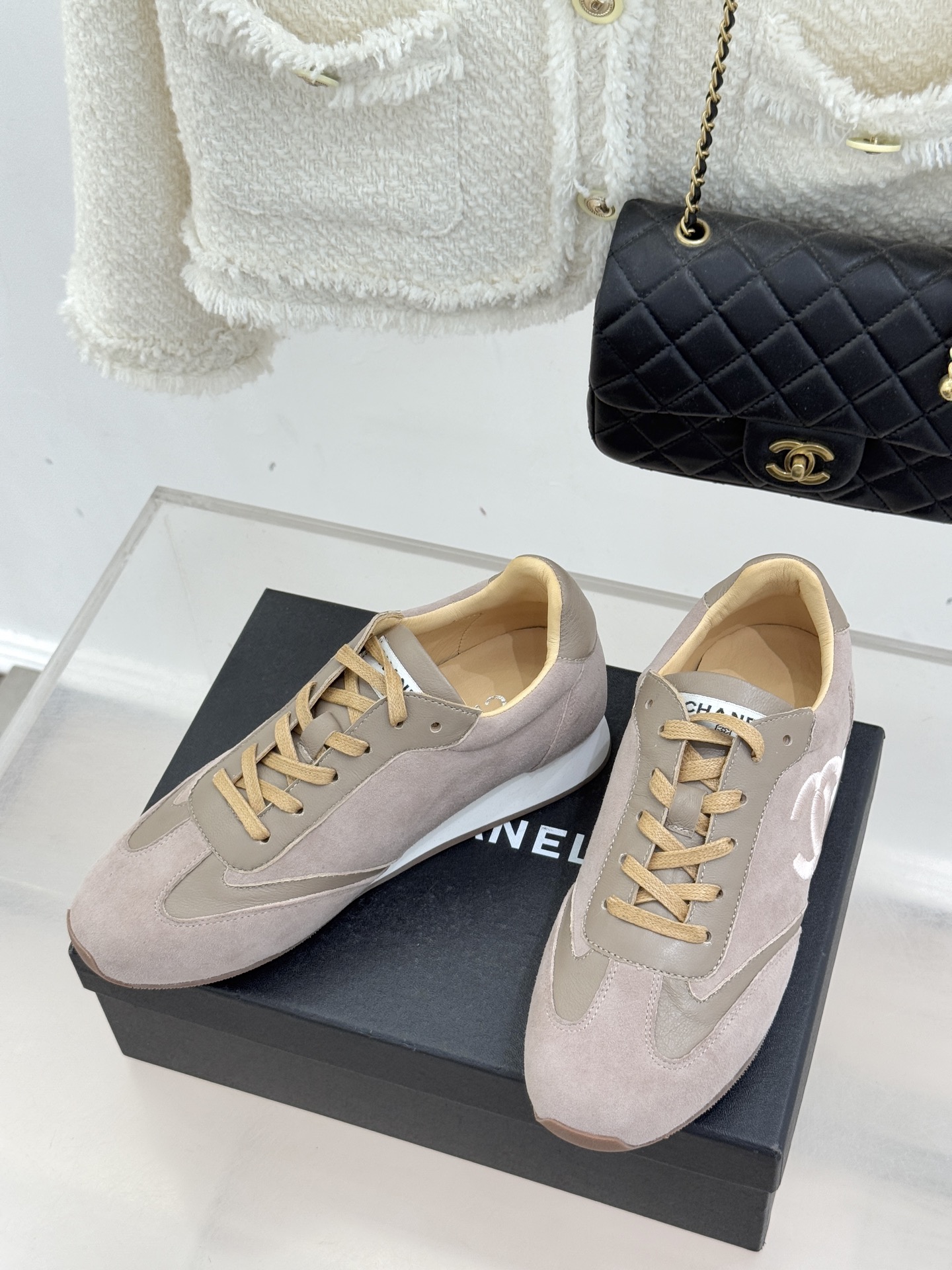 CHANE* ｜小香中古复古休闲德训鞋沉淀90年代法式风情的德训鞋是老钱风的低调注脚。定制小牛皮拼接细腻