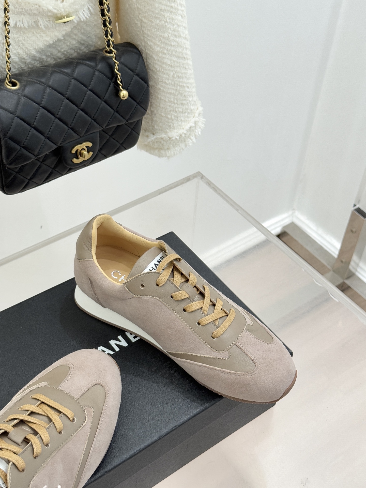 CHANE* ｜小香中古复古休闲德训鞋沉淀90年代法式风情的德训鞋是老钱风的低调注脚。定制小牛皮拼接细腻