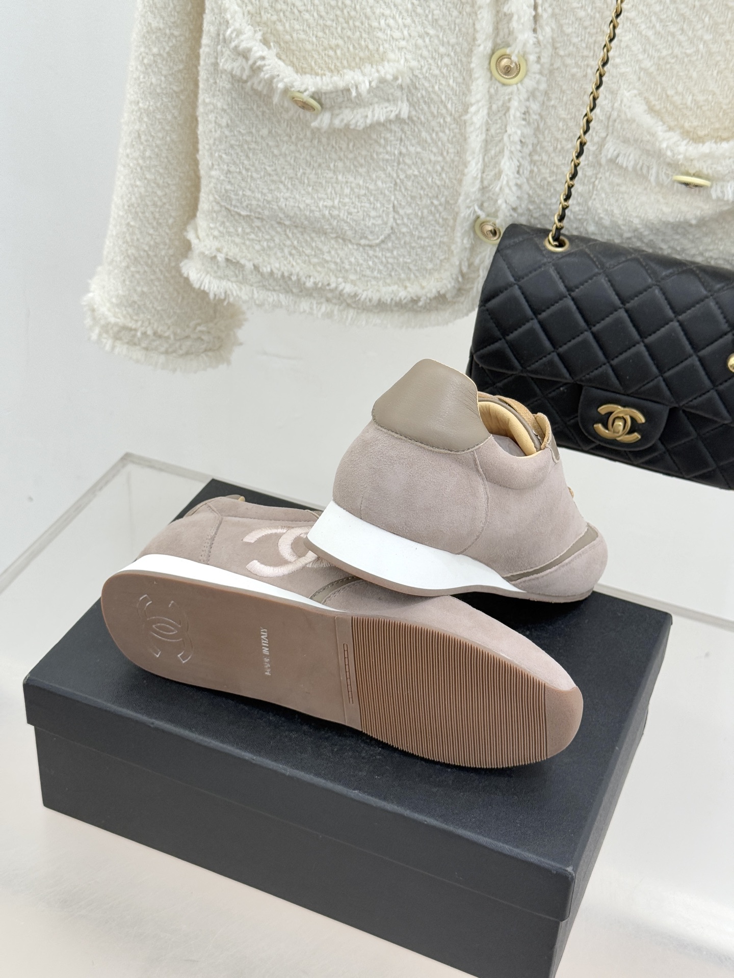 CHANE* ｜小香中古复古休闲德训鞋沉淀90年代法式风情的德训鞋是老钱风的低调注脚。定制小牛皮拼接细腻