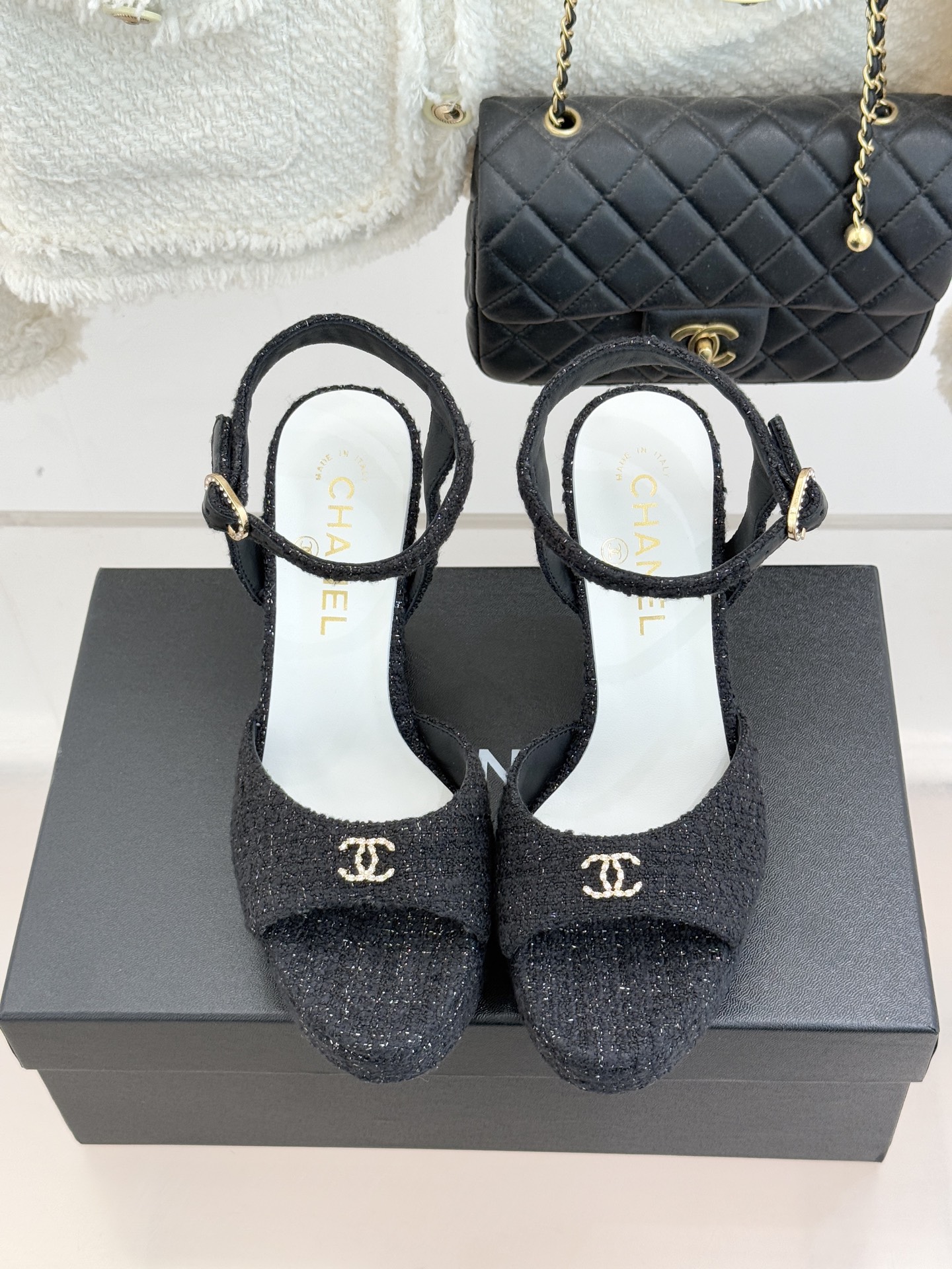 CHANE* ｜小香26P新品金属小双C防水台粗跟高跟凉鞋承袭小香26P春夏系列复古摩登基因这双防水台高