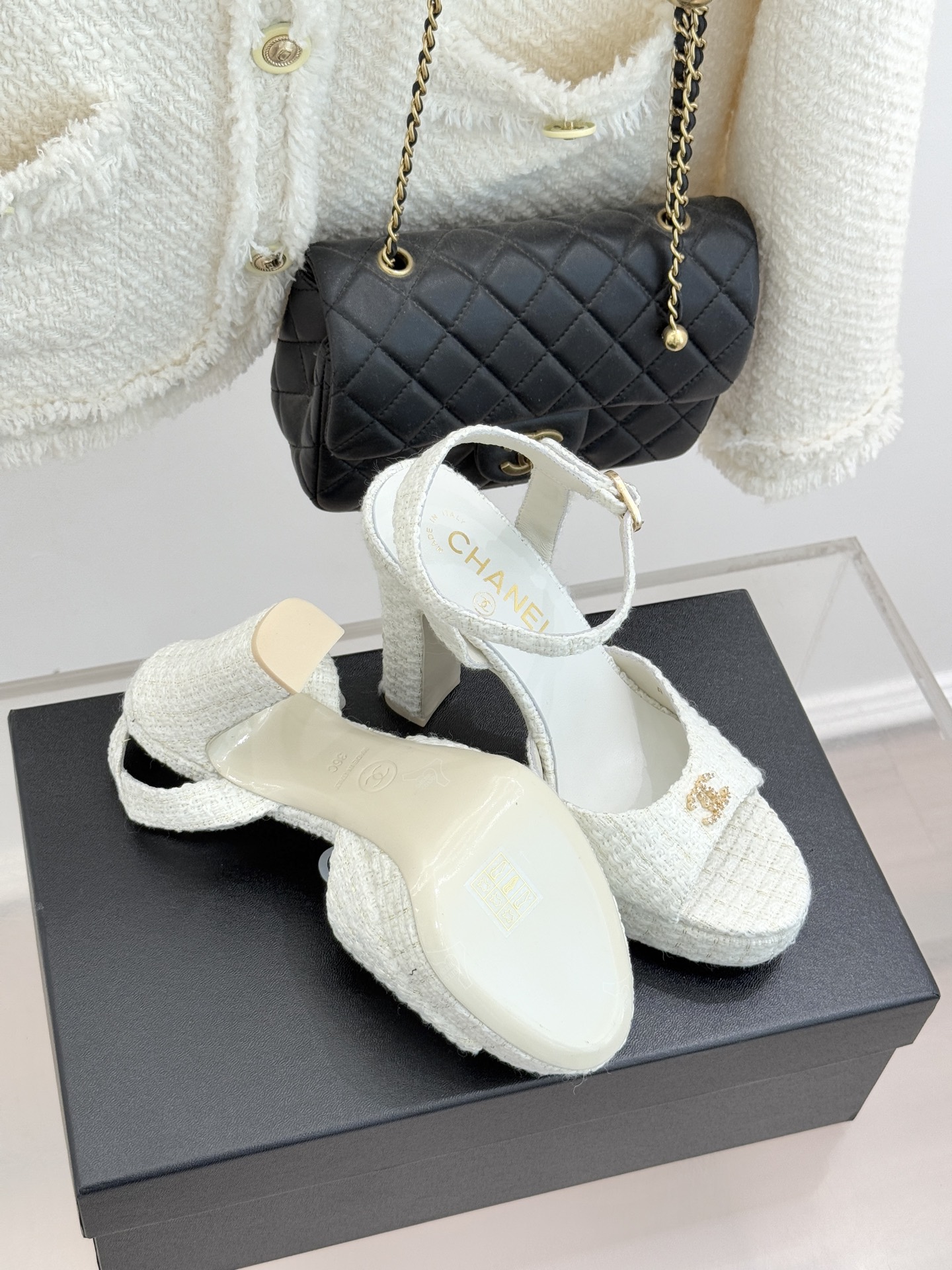 CHANE* ｜小香26P新品金属小双C防水台粗跟高跟凉鞋承袭小香26P春夏系列复古摩登基因这双防水台高