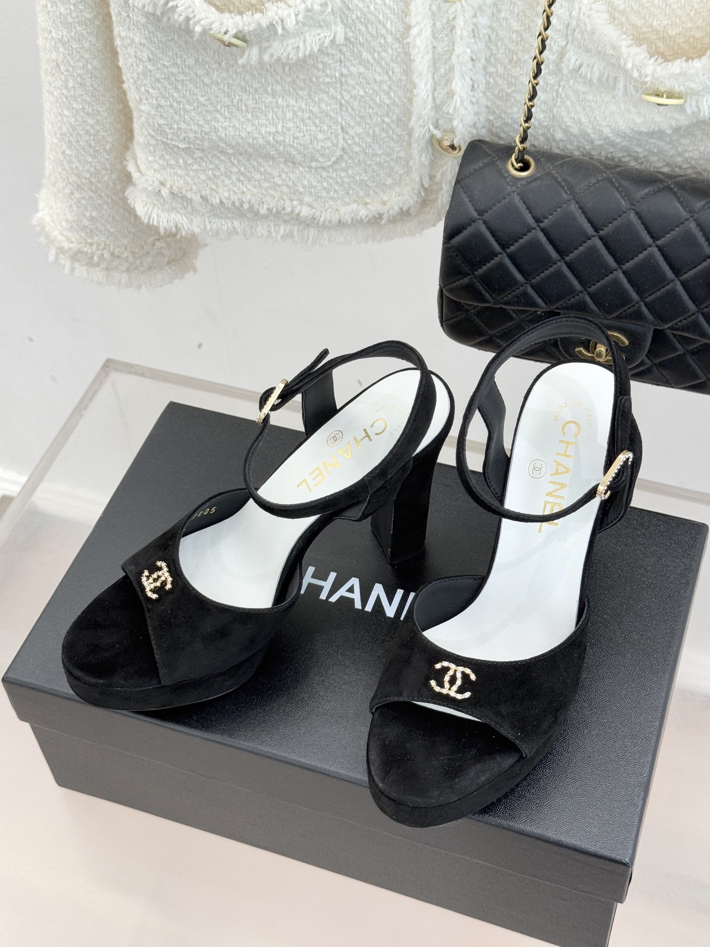 CHANE* ｜小香26P新品金属小双C防水台粗跟高跟凉鞋承袭小香26P春夏系列复古摩登基因这双防水台高