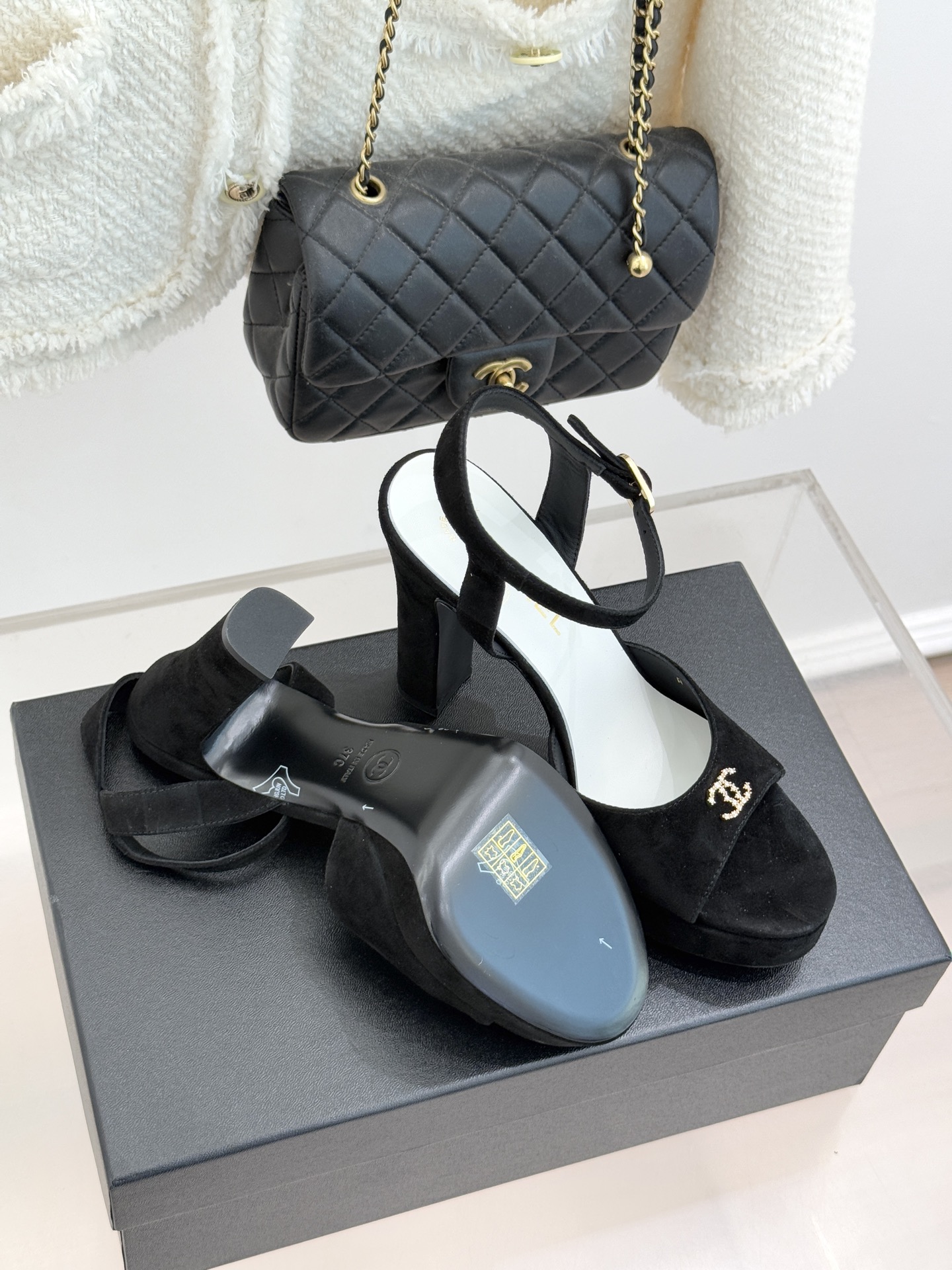 CHANE* ｜小香26P新品金属小双C防水台粗跟高跟凉鞋承袭小香26P春夏系列复古摩登基因这双防水台高