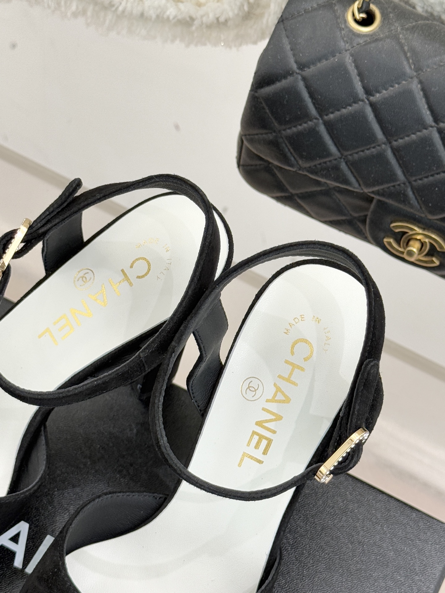 CHANE* ｜小香26P新品金属小双C防水台粗跟高跟凉鞋承袭小香26P春夏系列复古摩登基因这双防水台高