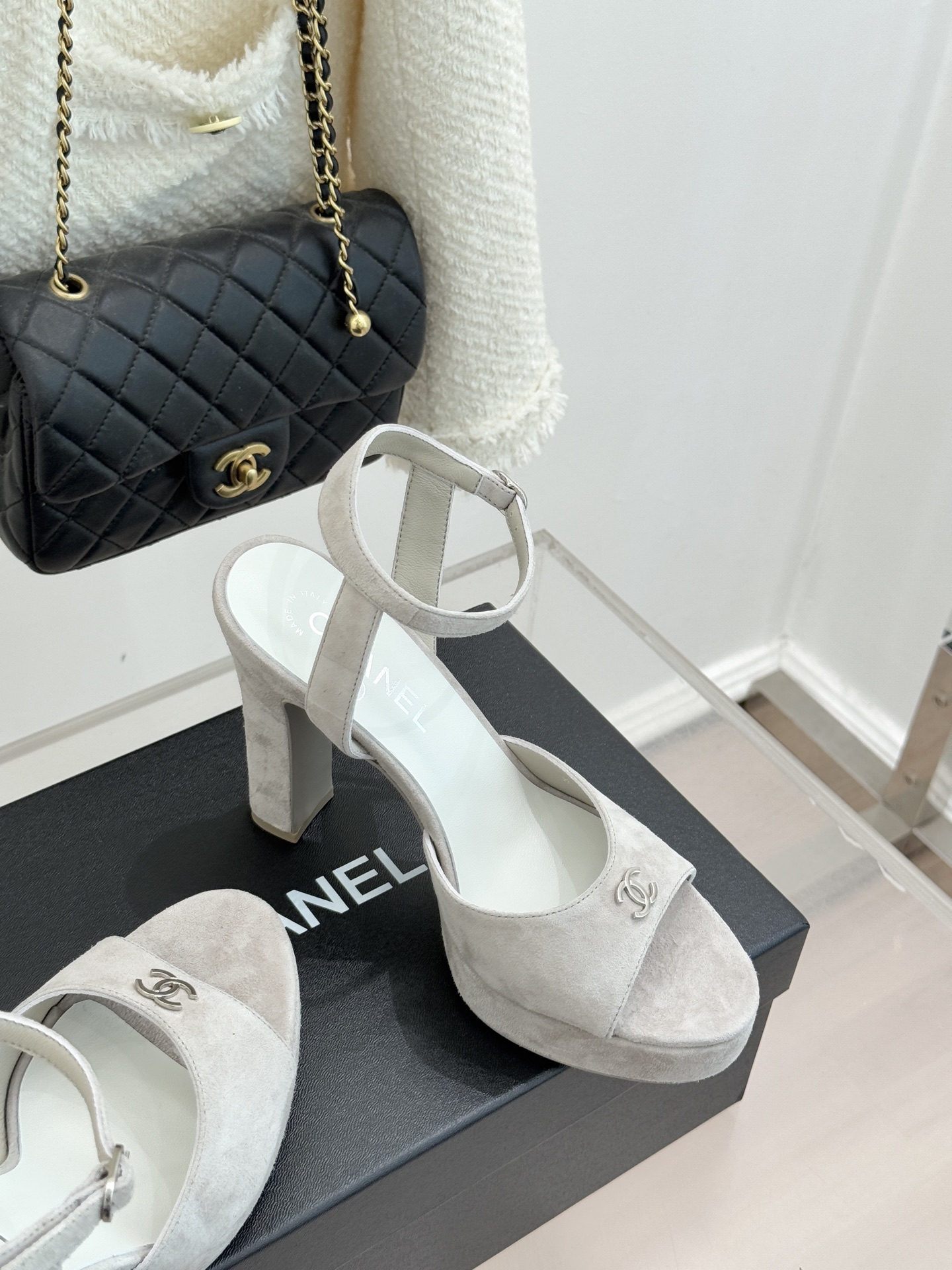 CHANE* ｜小香26P新品金属小双C防水台粗跟高跟凉鞋承袭小香26P春夏系列复古摩登基因这双防水台高