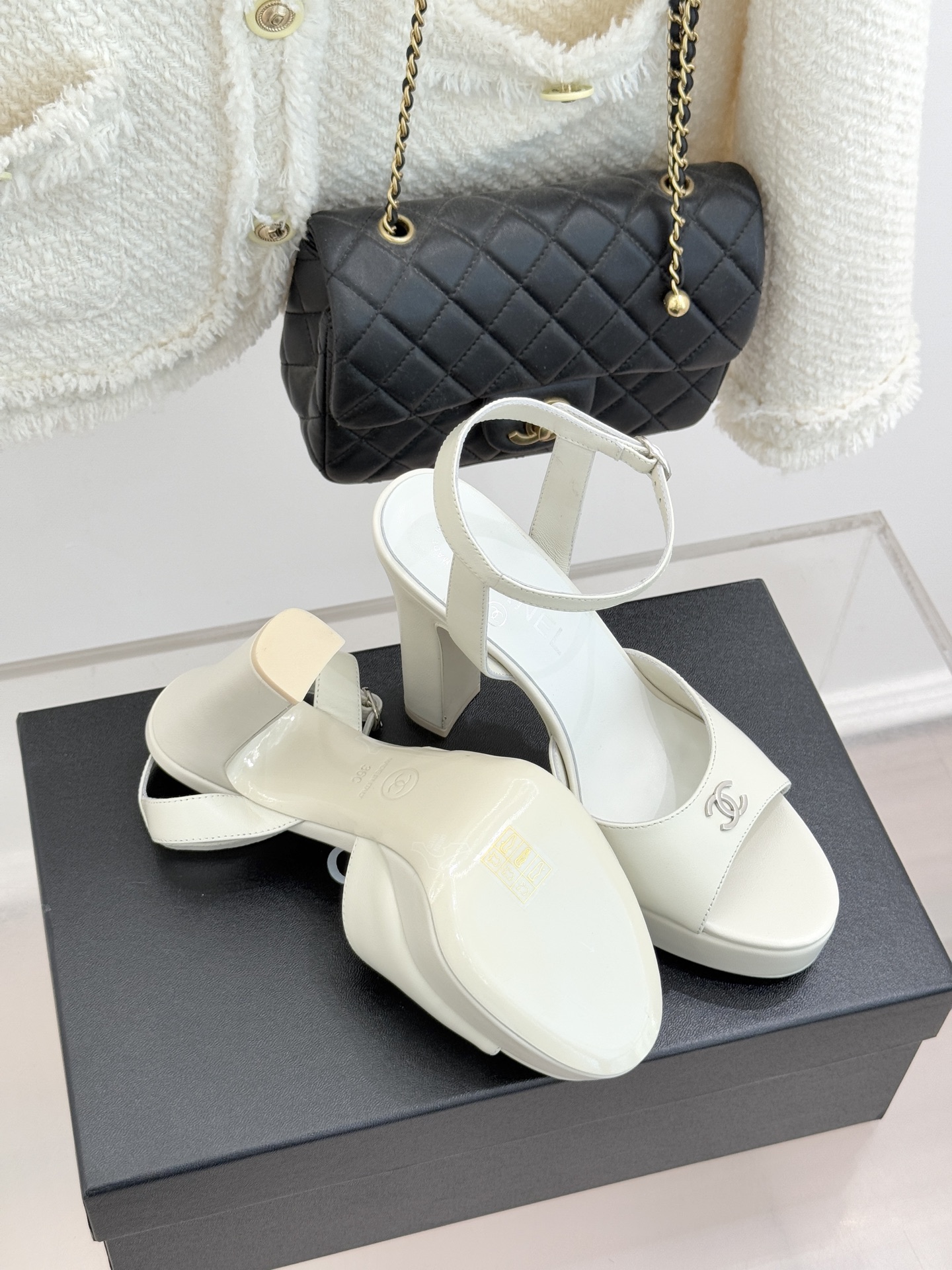 CHANE* ｜小香26P新品金属小双C防水台粗跟高跟凉鞋承袭小香26P春夏系列复古摩登基因这双防水台高