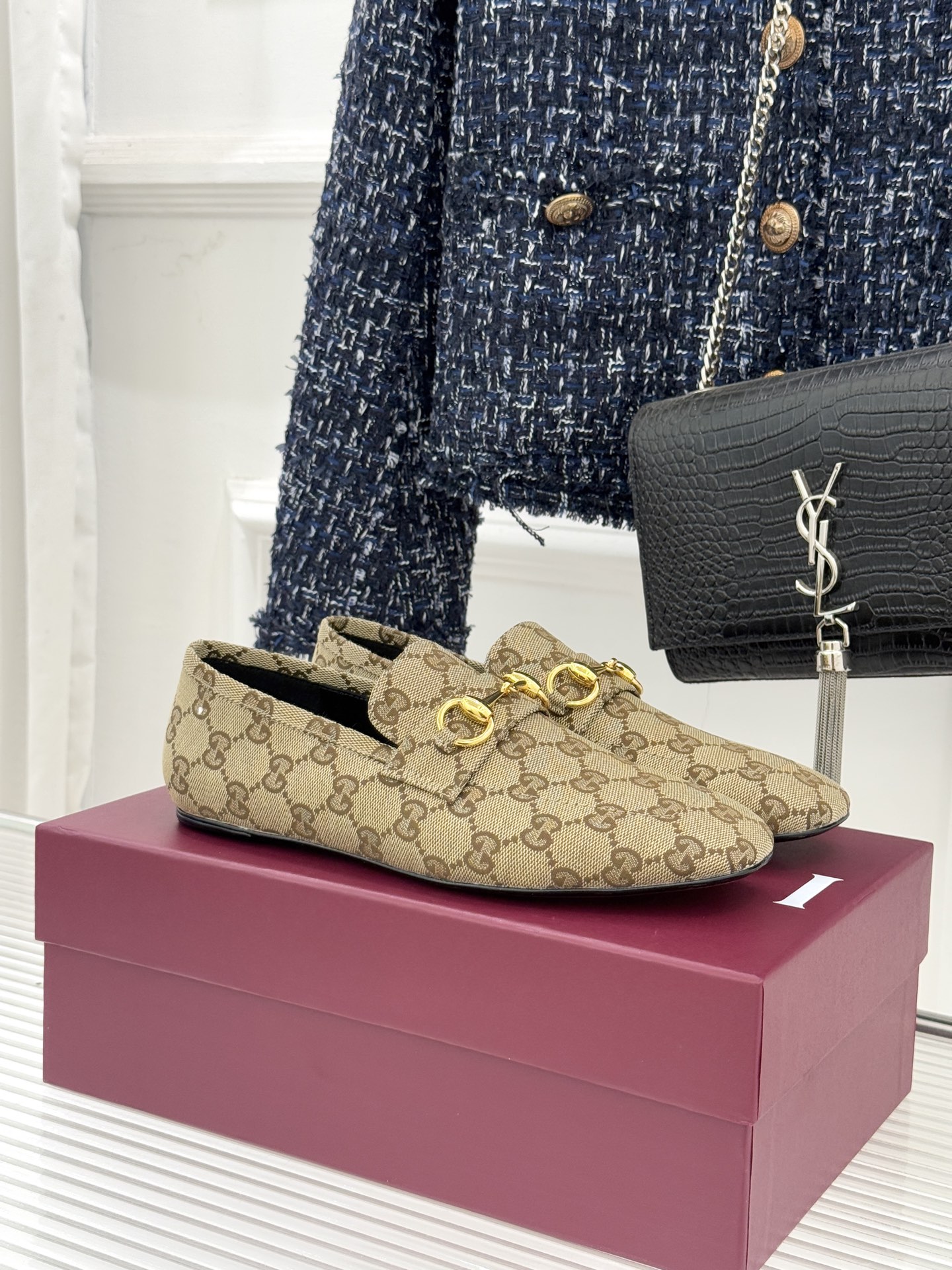 Gucci/古驰26WF春夏新品马衔扣老花平底乐福鞋承袭品牌马术本源的传奇印记马衔扣以银调金属质感复刻经